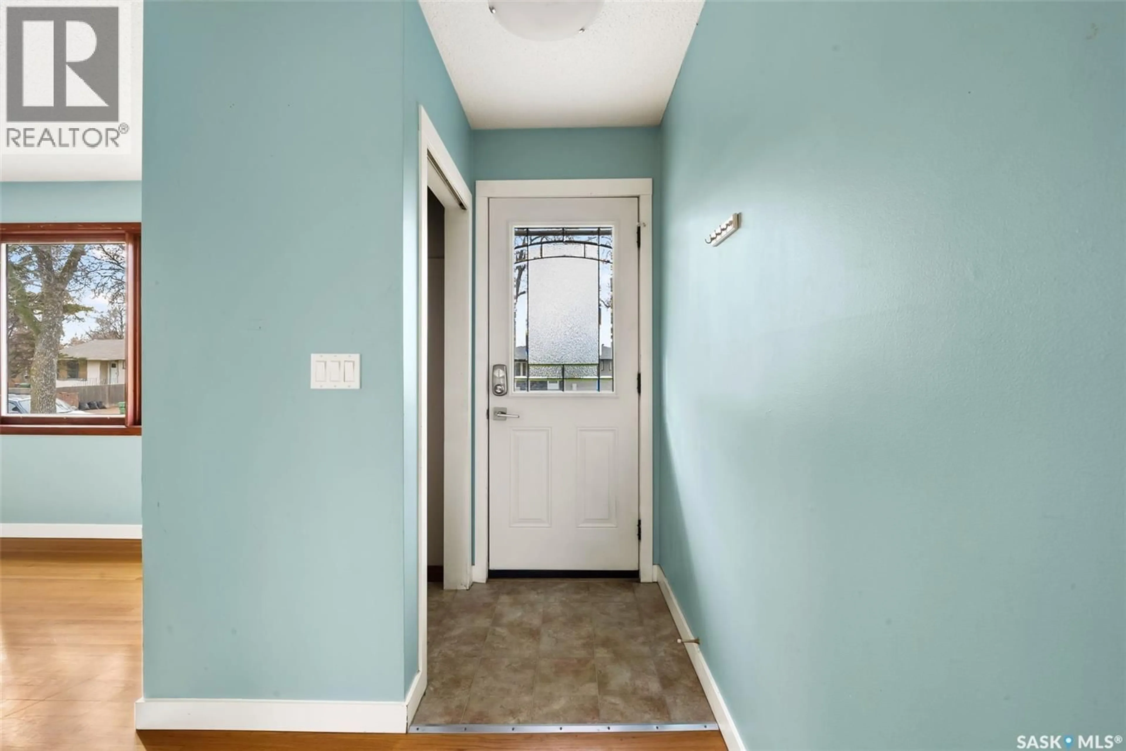 Indoor entryway for 131 DAFFODIL CRESCENT, Regina Saskatchewan S4S5A5