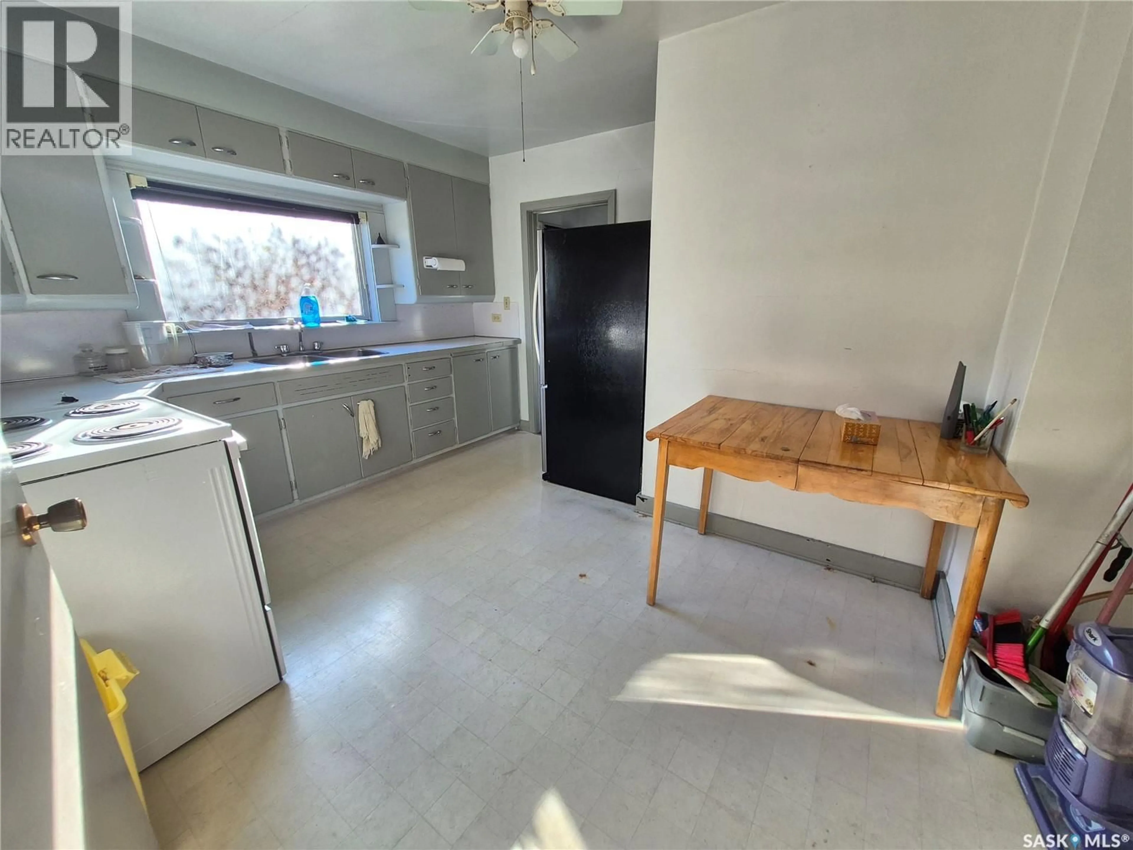 A pic of a room for SE - 6 2ND AVENUE, Weyburn Saskatchewan S4H1W8