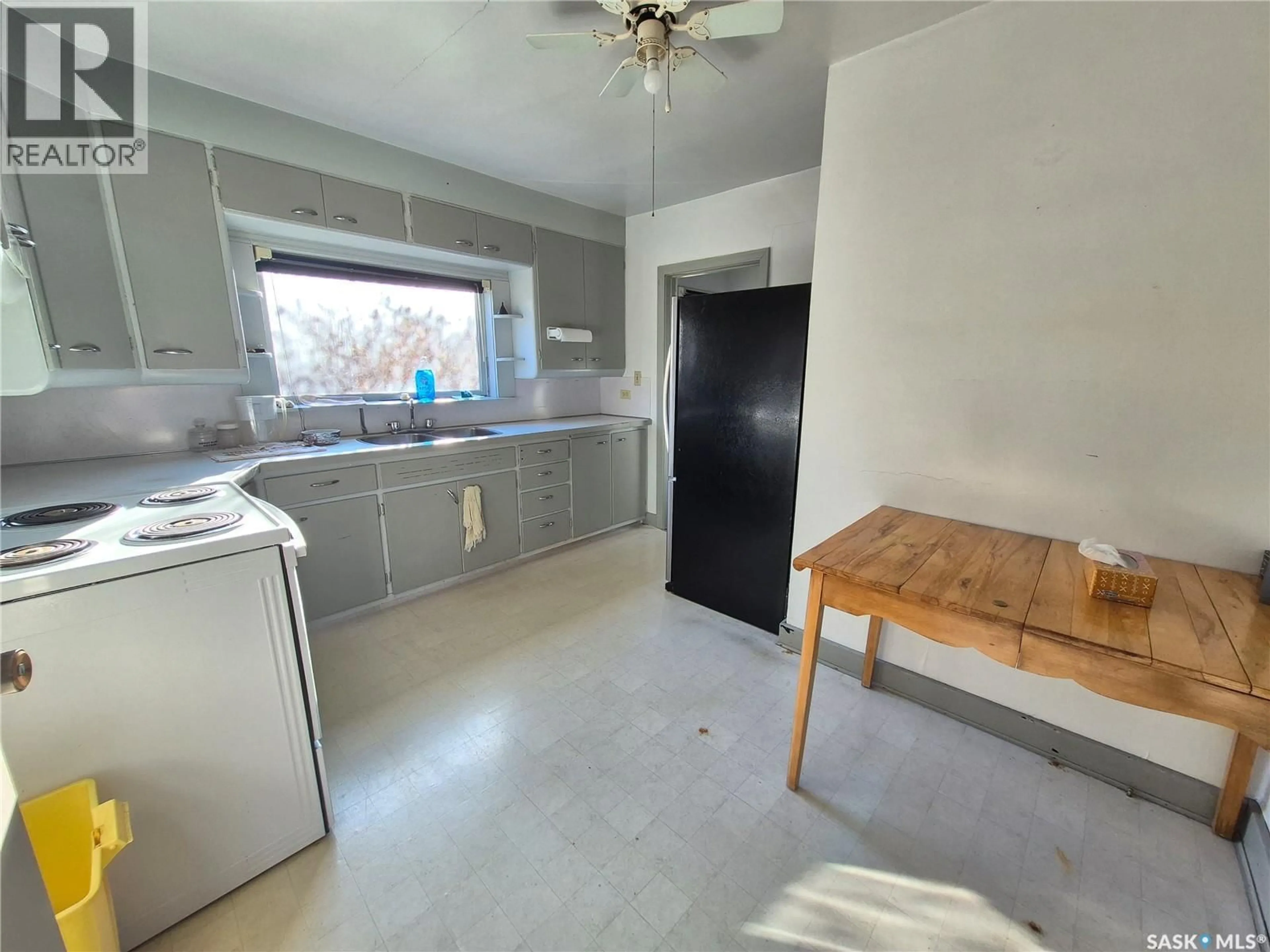 Unknown for SE - 6 2ND AVENUE, Weyburn Saskatchewan S4H1W8