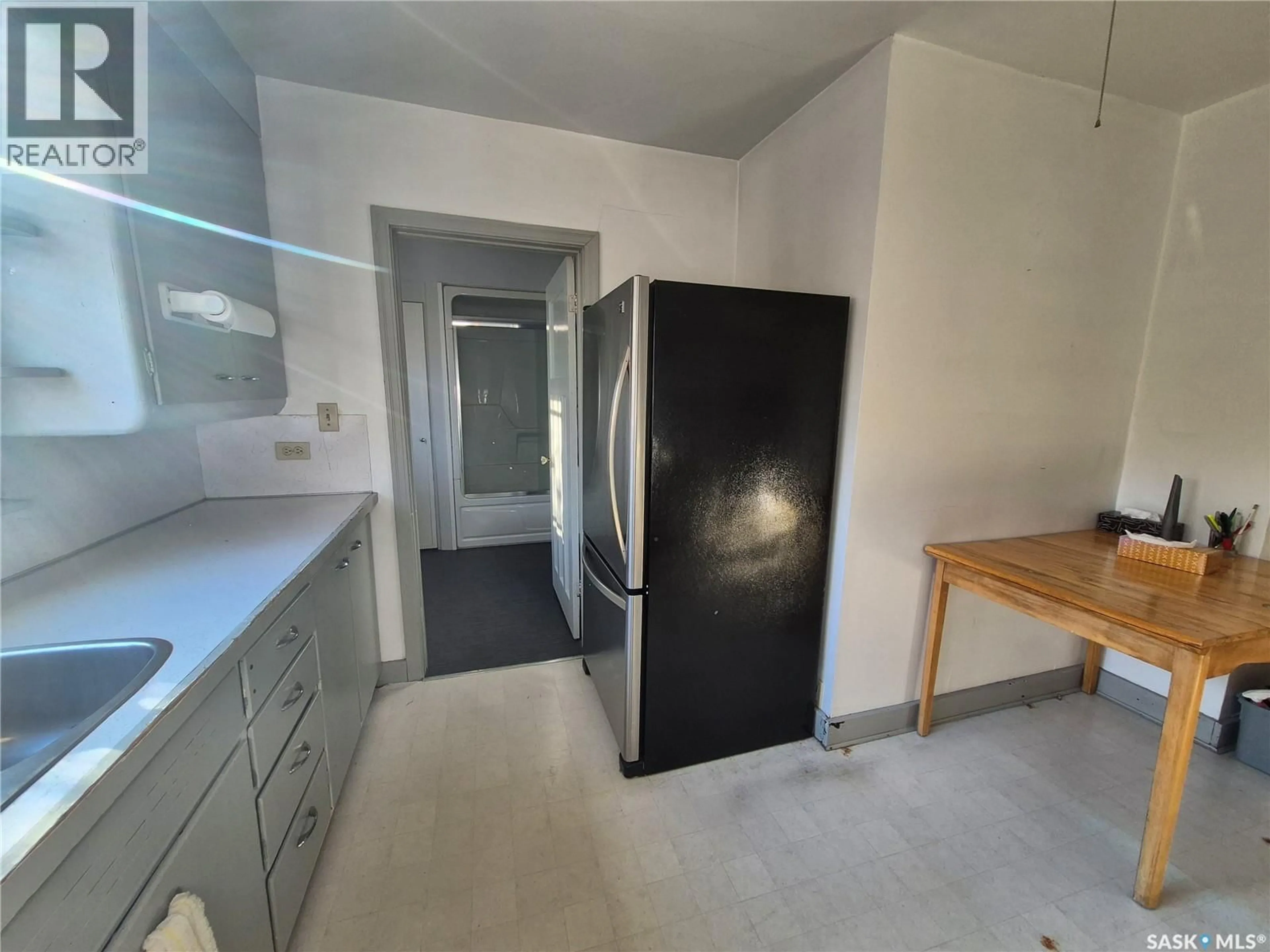 Unknown for SE - 6 2ND AVENUE, Weyburn Saskatchewan S4H1W8