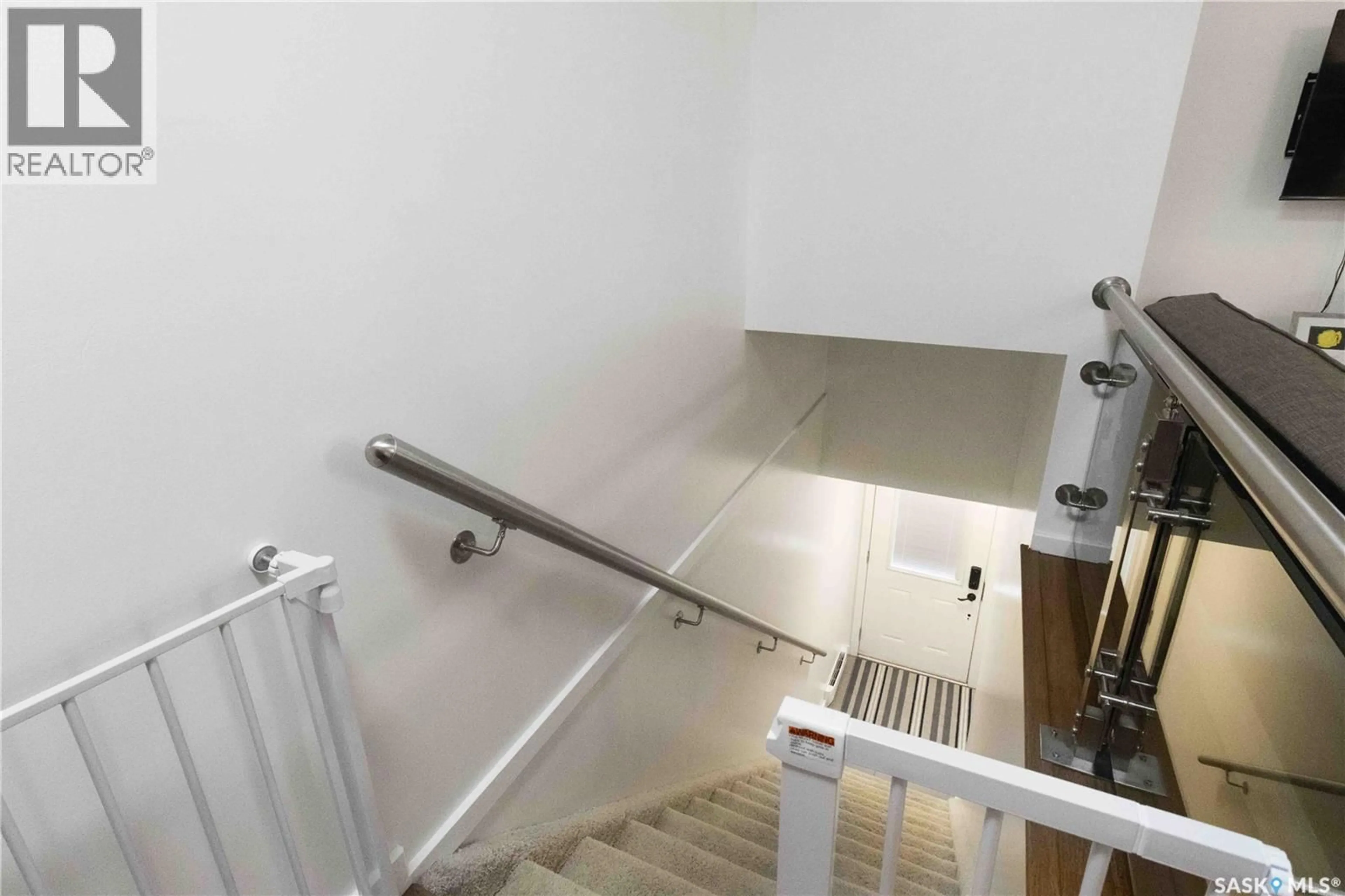 Stairs for 202 1015 PATRICK CRESCENT, Saskatoon Saskatchewan S7W0M6