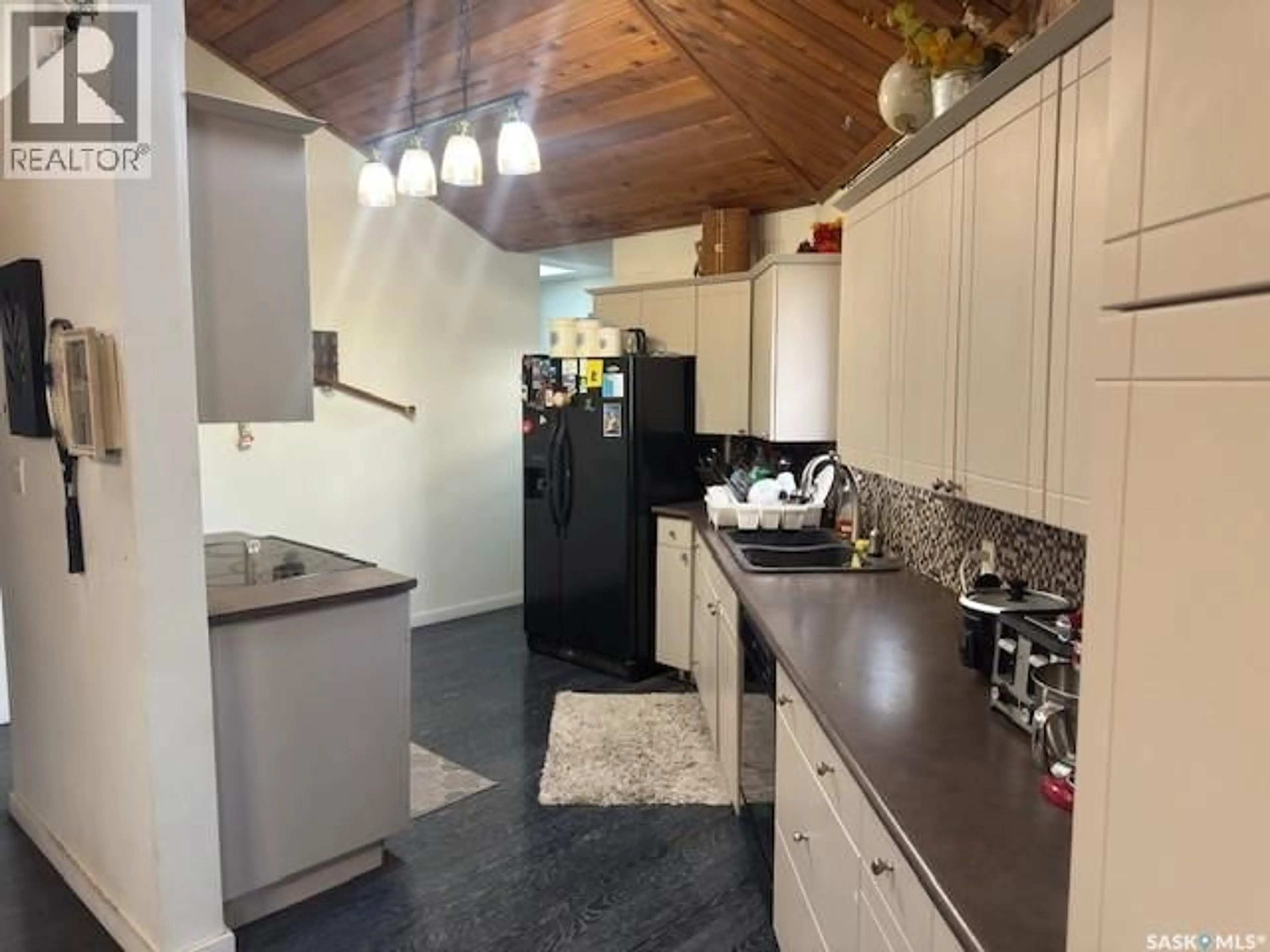 Standard kitchen, unknown for 101 28TH STREET, Battleford Saskatchewan S0M0E0