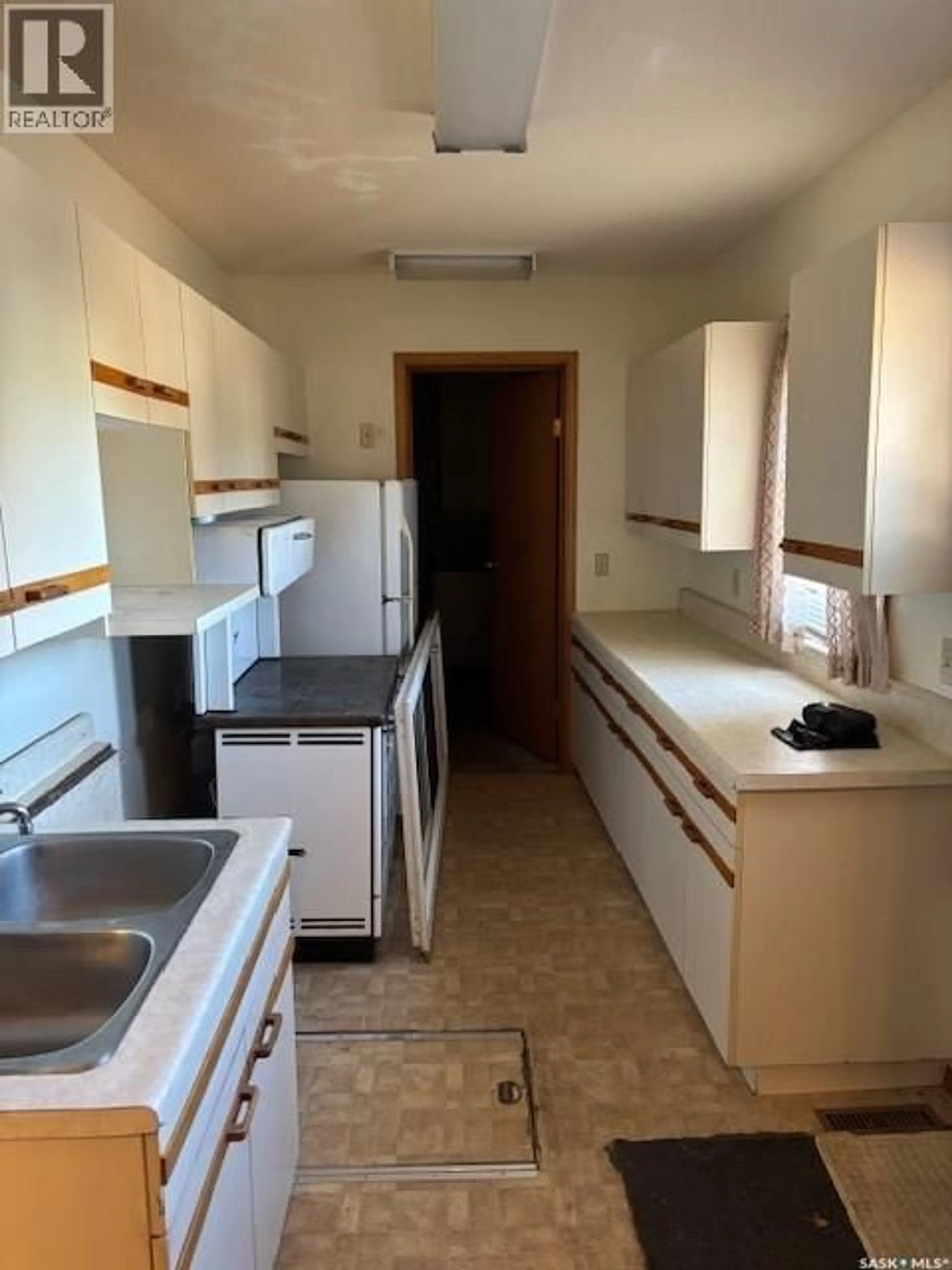 Standard kitchen, unknown for 202 POPLAR AVENUE, Canora Saskatchewan S0A0L0