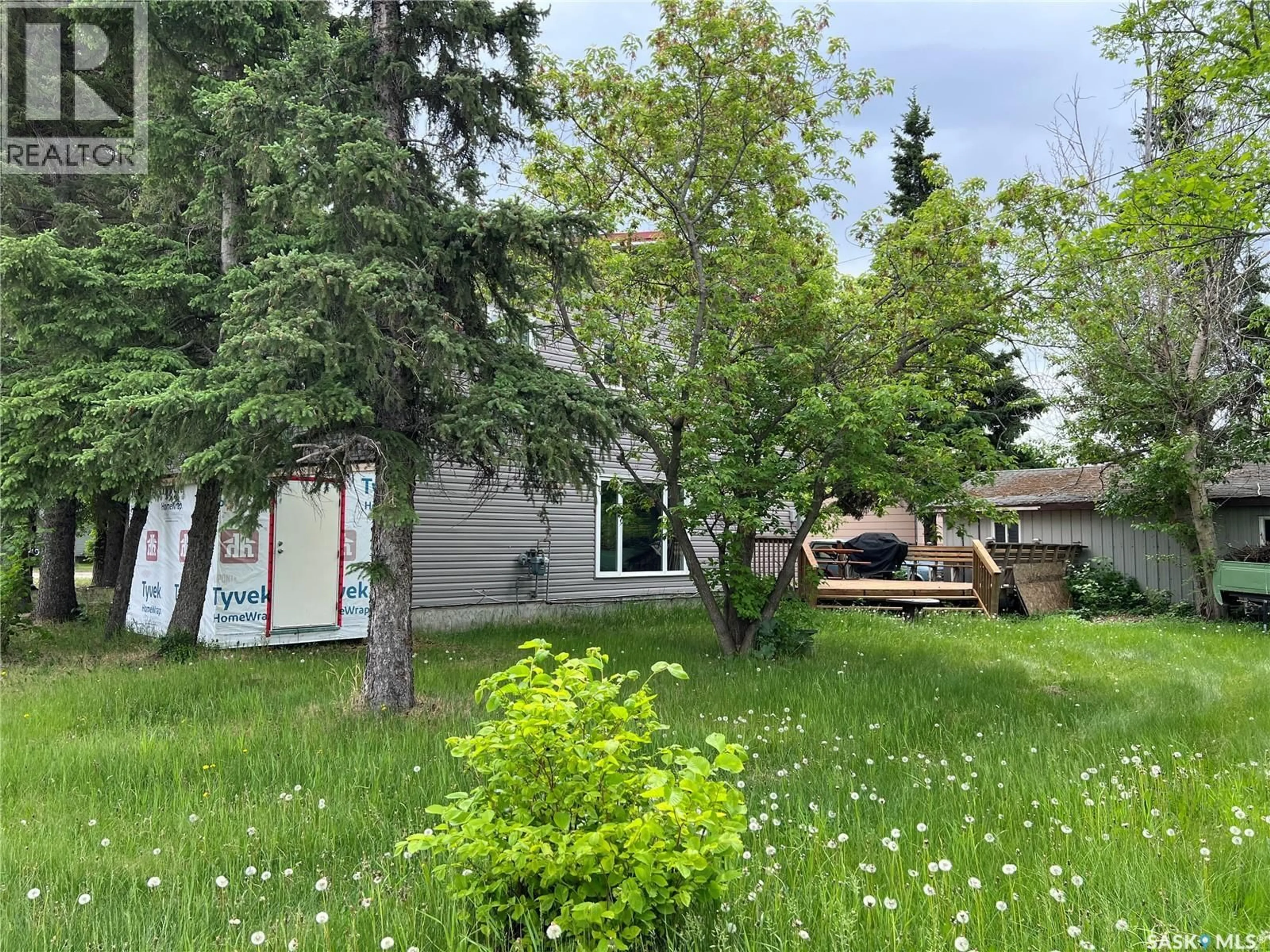 A pic from outside/outdoor area/front of a property/back of a property/a pic from drone, street for 403 6TH STREET, Meadow Lake Saskatchewan S9X1A6