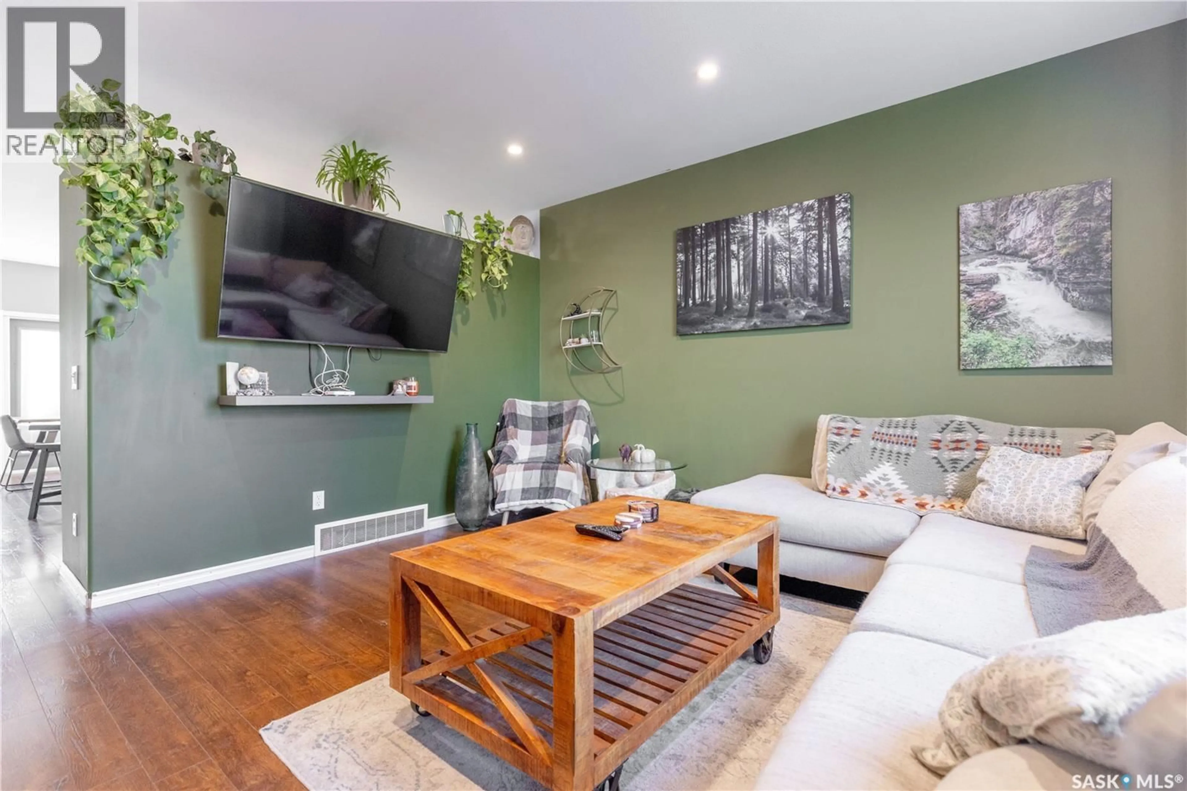 Living room with furniture, wood/laminate floor for 313 VICTOR LANE, Dalmeny Saskatchewan S0K1E0