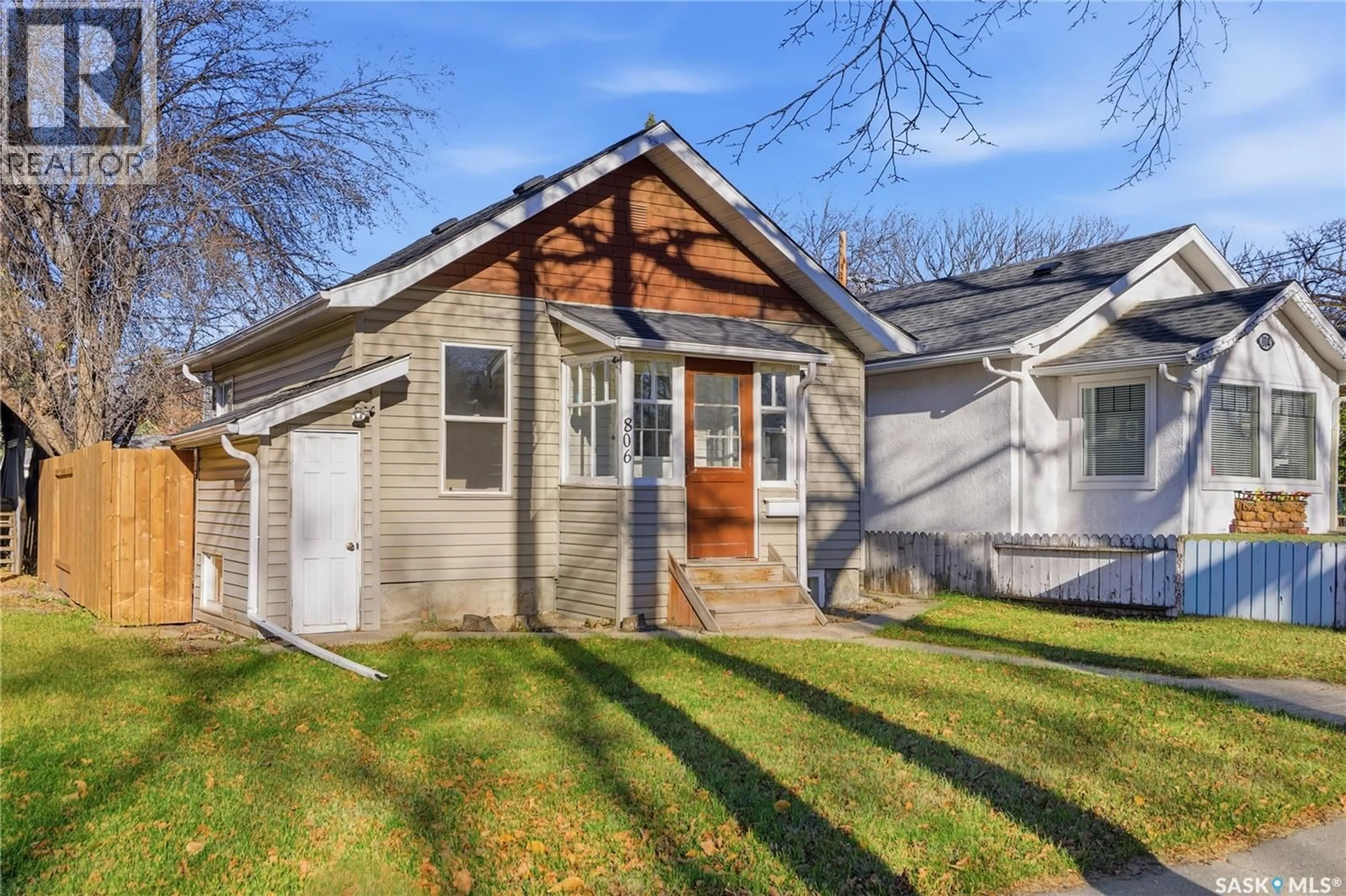 Home with vinyl exterior material, street for 806 31ST STREET, Saskatoon Saskatchewan S7L0R8