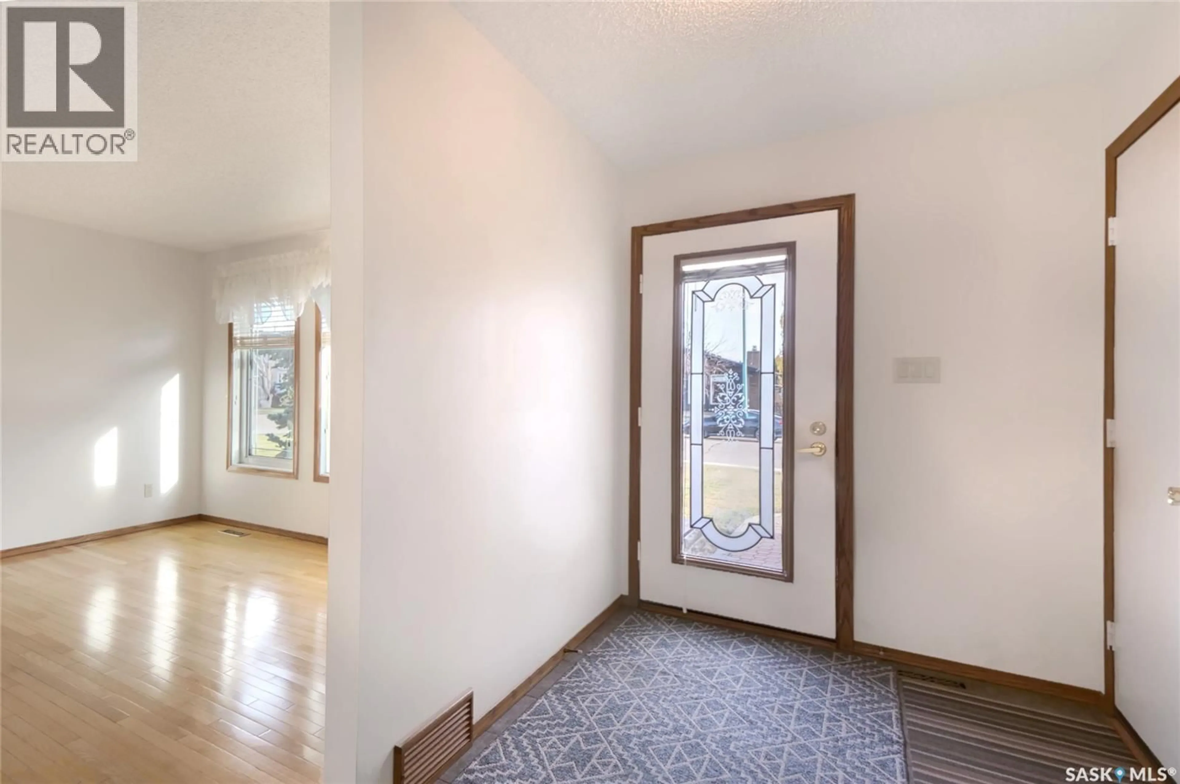 Indoor entryway for 1639 BINGHAM ROAD, Moose Jaw Saskatchewan S6H7R8