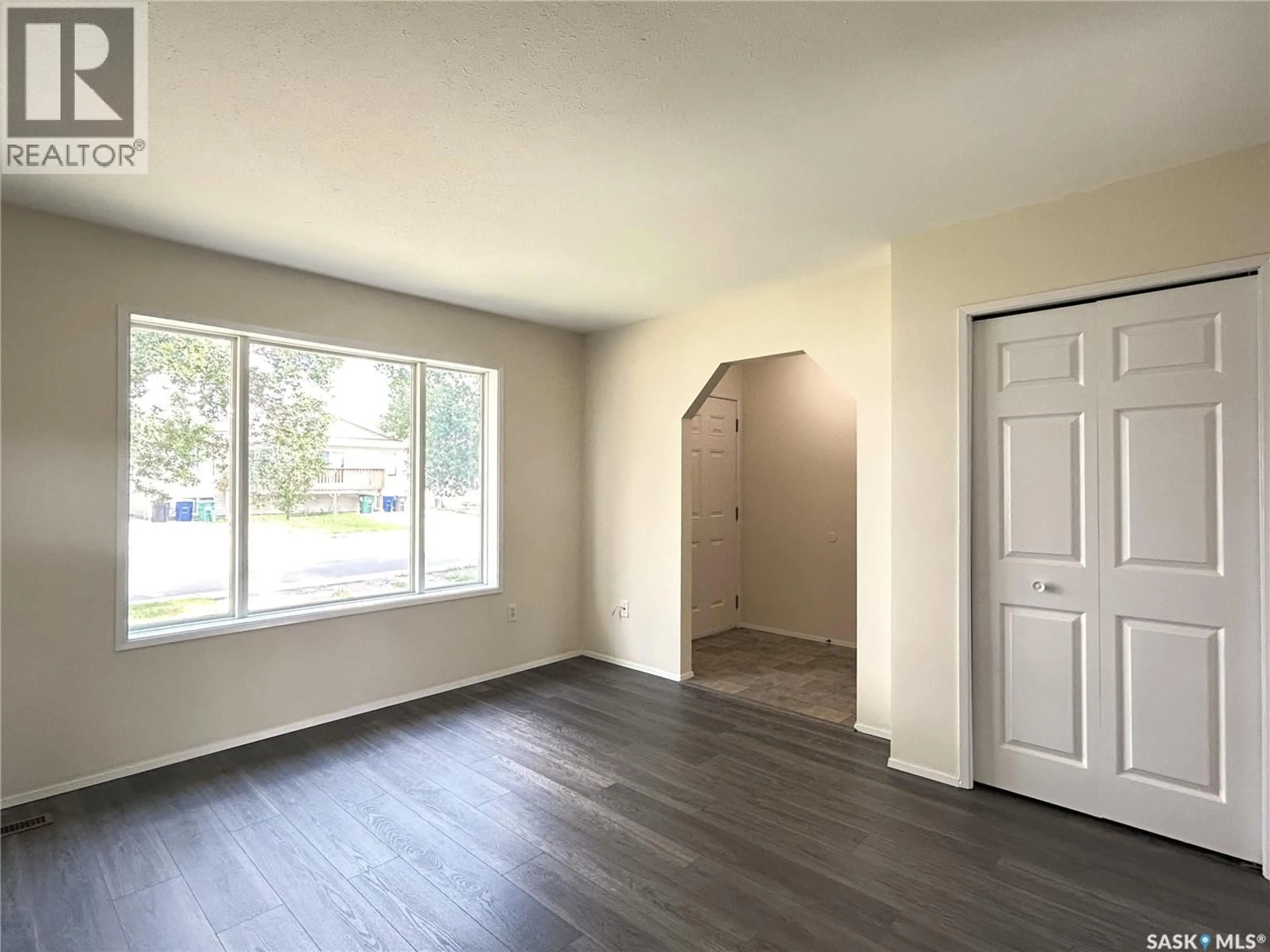 A pic of a room for 242 LOCHRIE CRESCENT, Saskatoon Saskatchewan S7M5E4