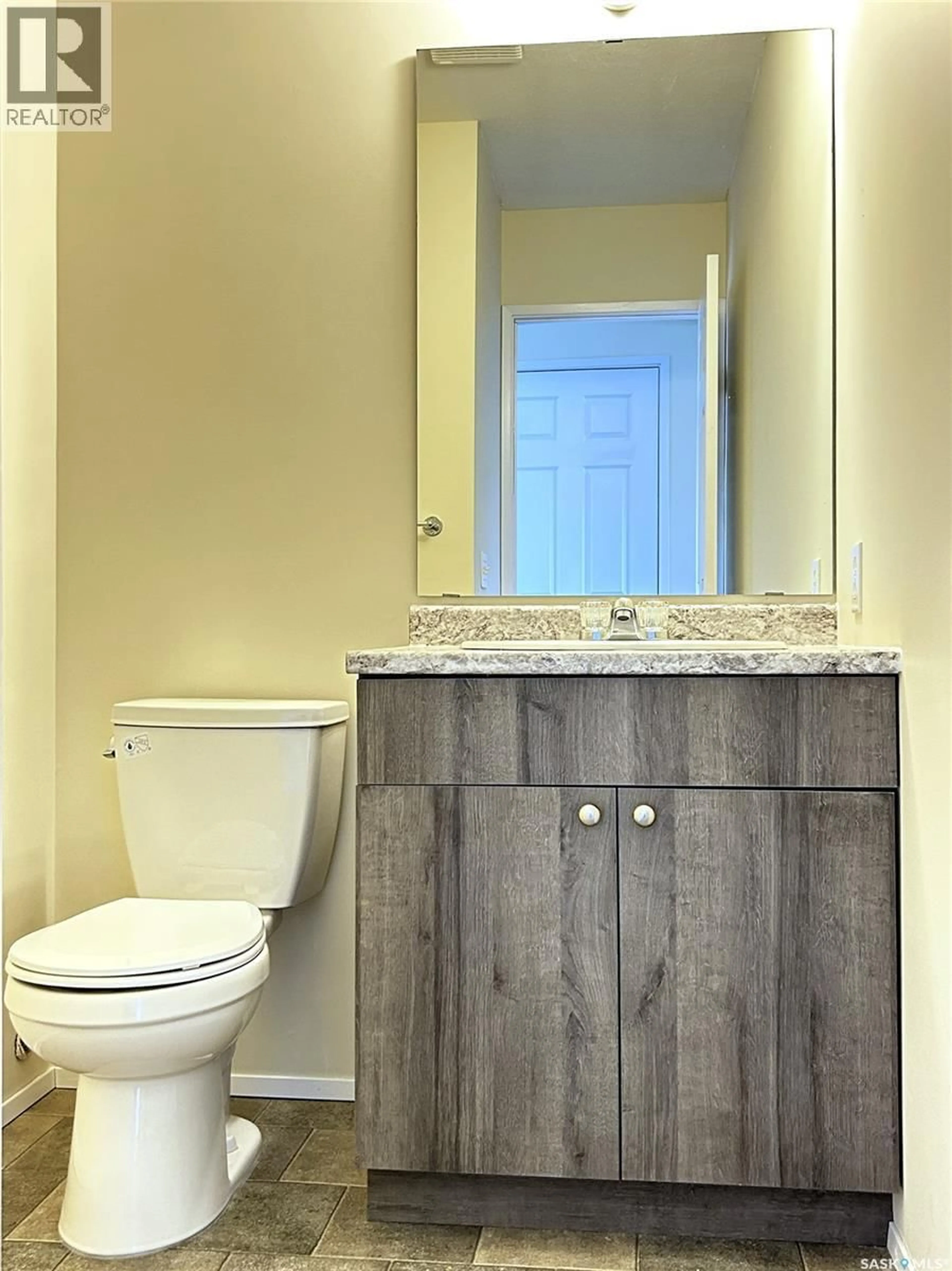 Standard bathroom, unknown for 242 LOCHRIE CRESCENT, Saskatoon Saskatchewan S7M5E4