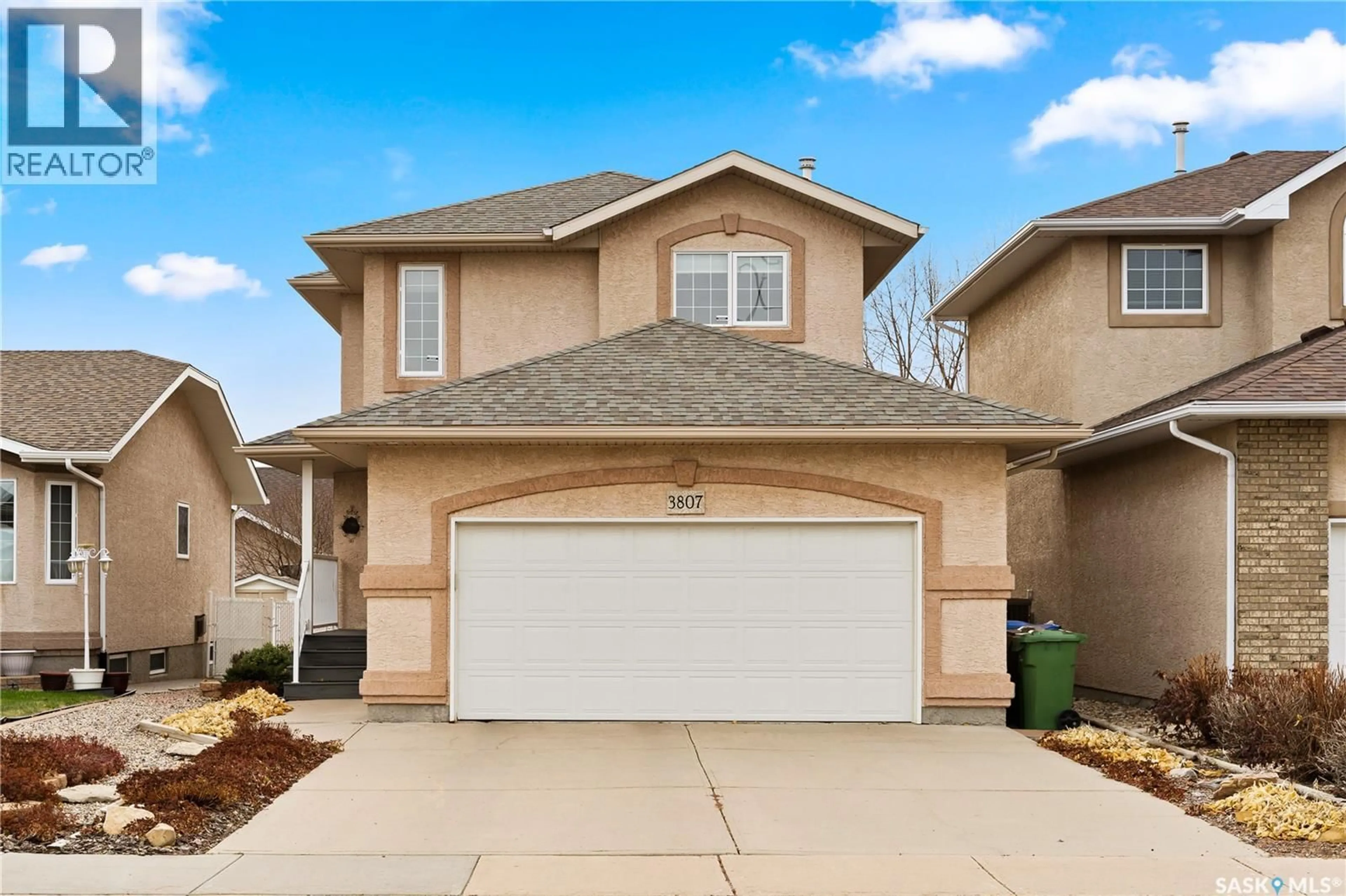 Home with vinyl exterior material, street for 3807 CREEKSIDE ROAD, Regina Saskatchewan S4N7N3
