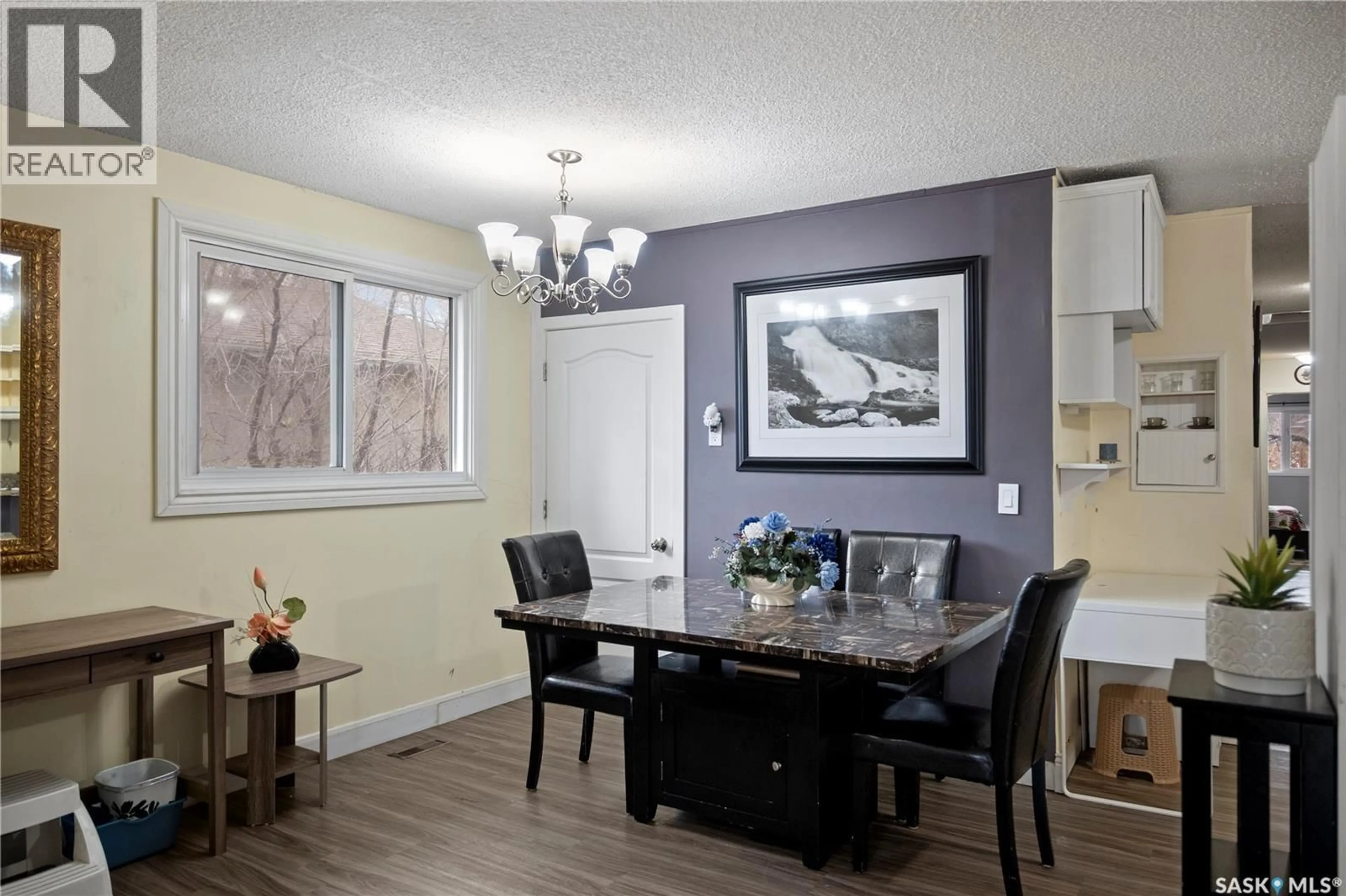 Dining room, wood/laminate floor for 265 MAGEE CRESCENT, Regina Saskatchewan S4R6K8
