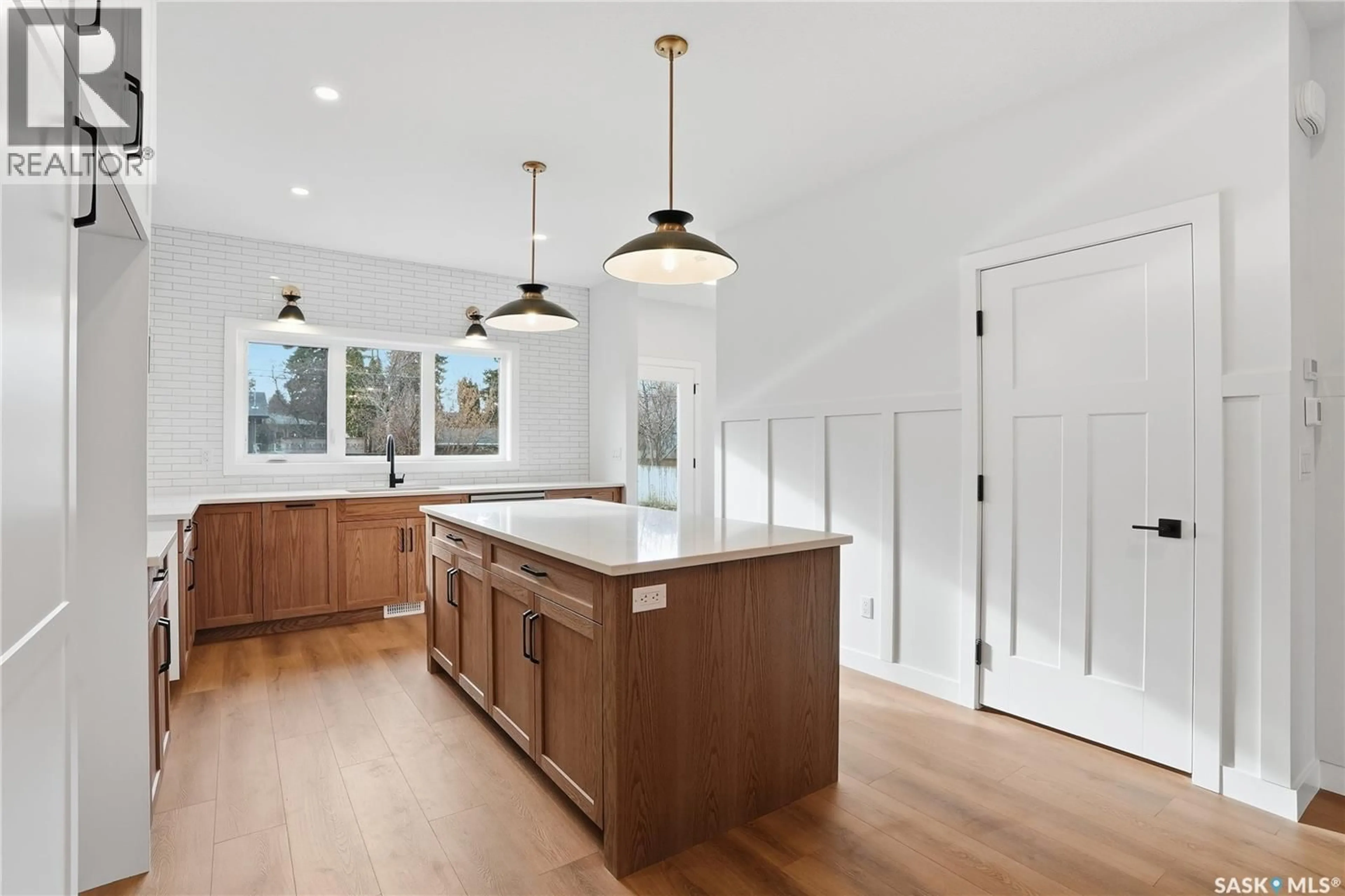 Open concept kitchen, unknown for 1220 11TH STREET, Saskatoon Saskatchewan S7H0G3