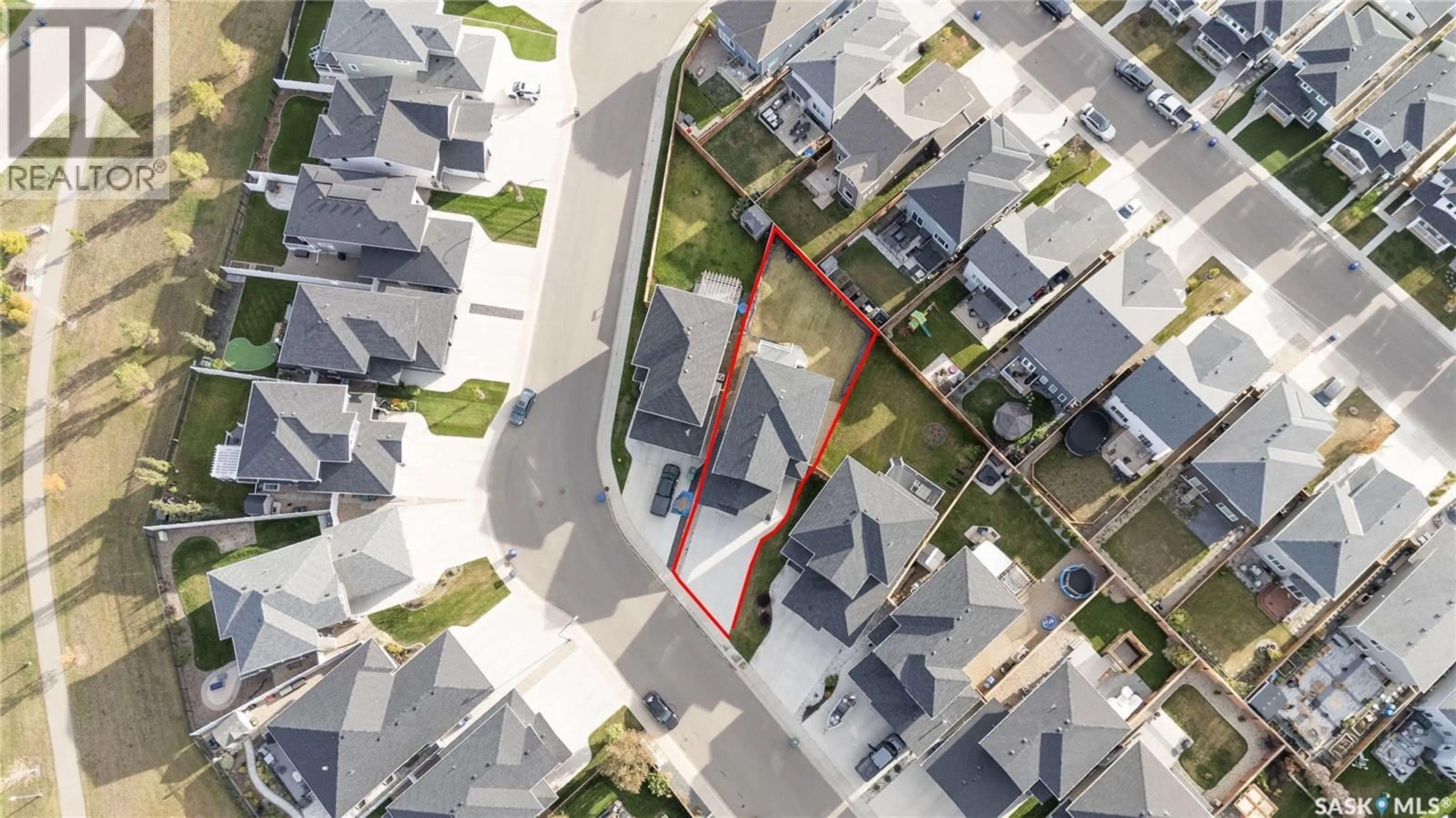 A pic from outside/outdoor area/front of a property/back of a property/a pic from drone, street for 522 DUBOIS MANOR, Saskatoon Saskatchewan S7V0R2