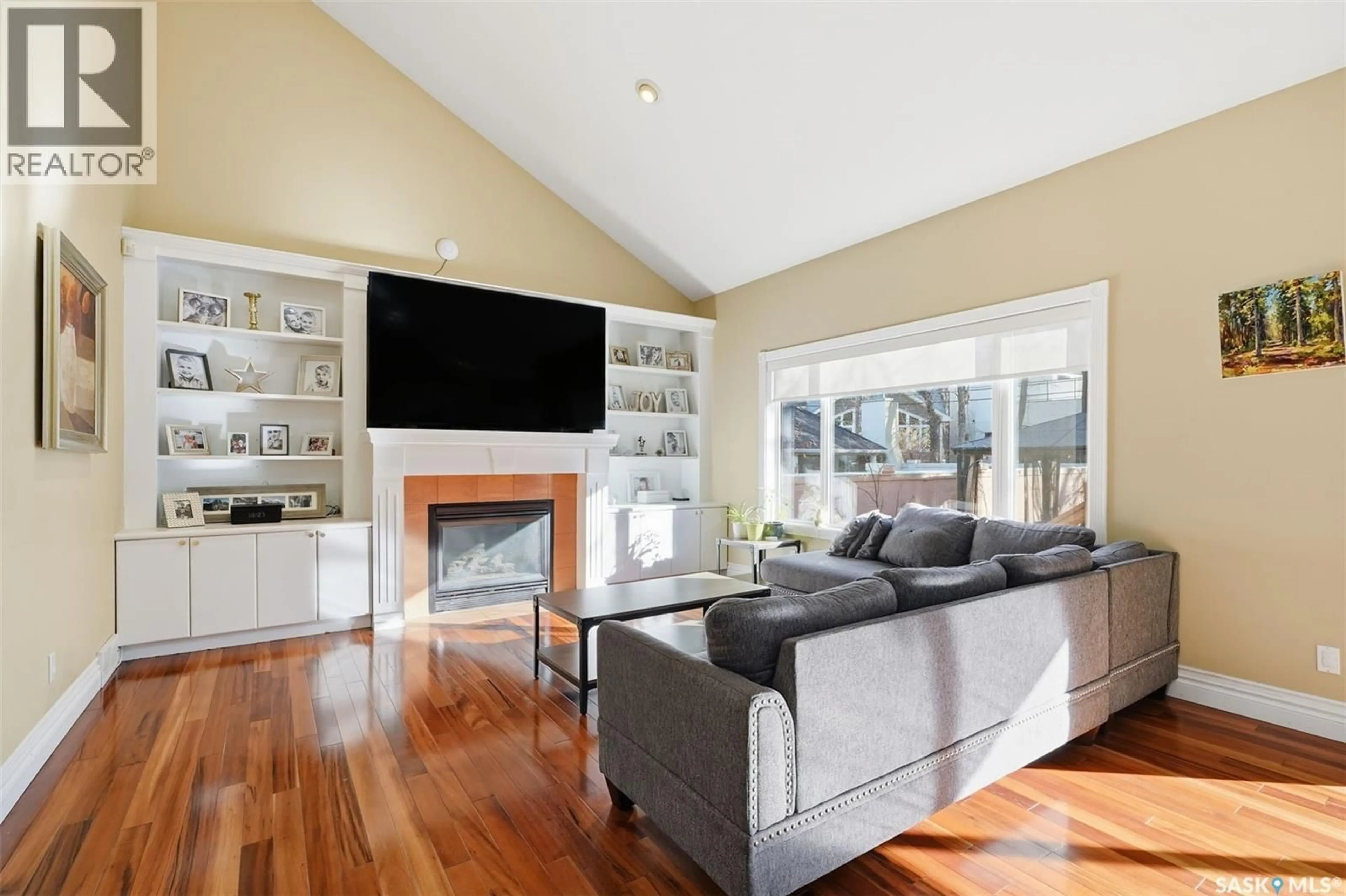 Living room with furniture, wood/laminate floor for 112 SASKATCHEWAN CRESCENT, Saskatoon Saskatchewan S7M0A5