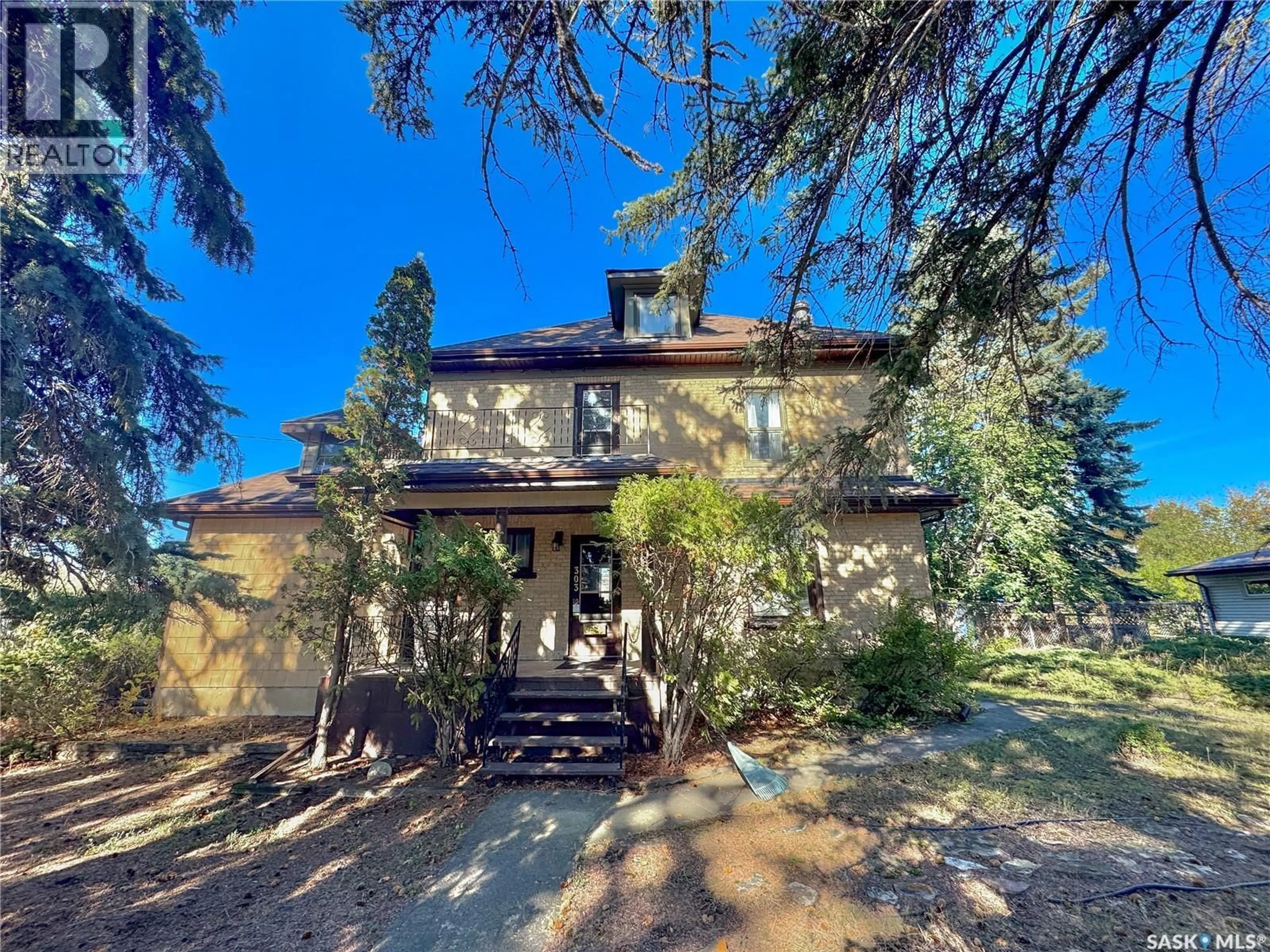 A pic from outside/outdoor area/front of a property/back of a property/a pic from drone, unknown for 303 EDEN STREET, Indian Head Saskatchewan S0G2K0