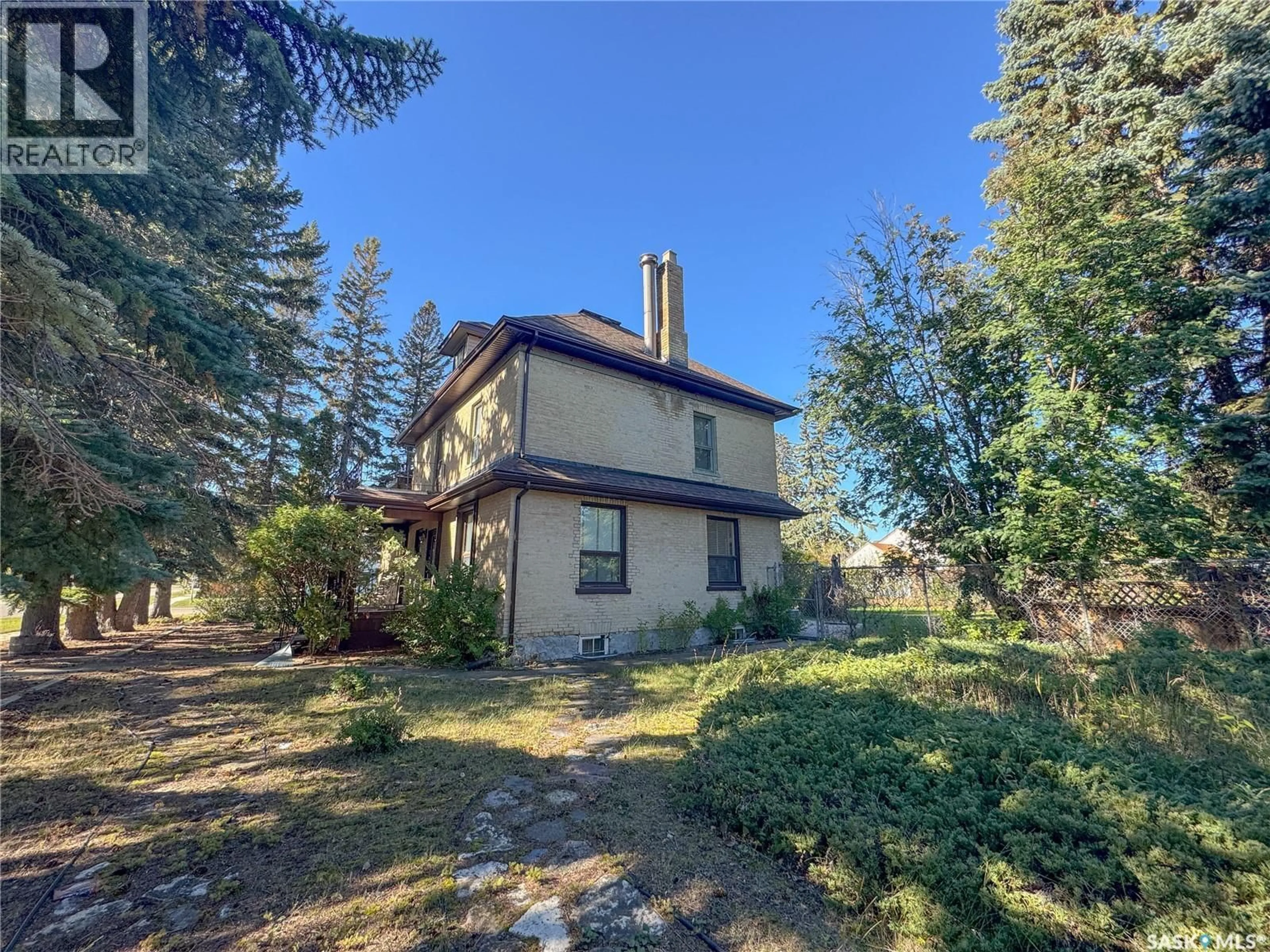 A pic from outside/outdoor area/front of a property/back of a property/a pic from drone, unknown for 303 EDEN STREET, Indian Head Saskatchewan S0G2K0