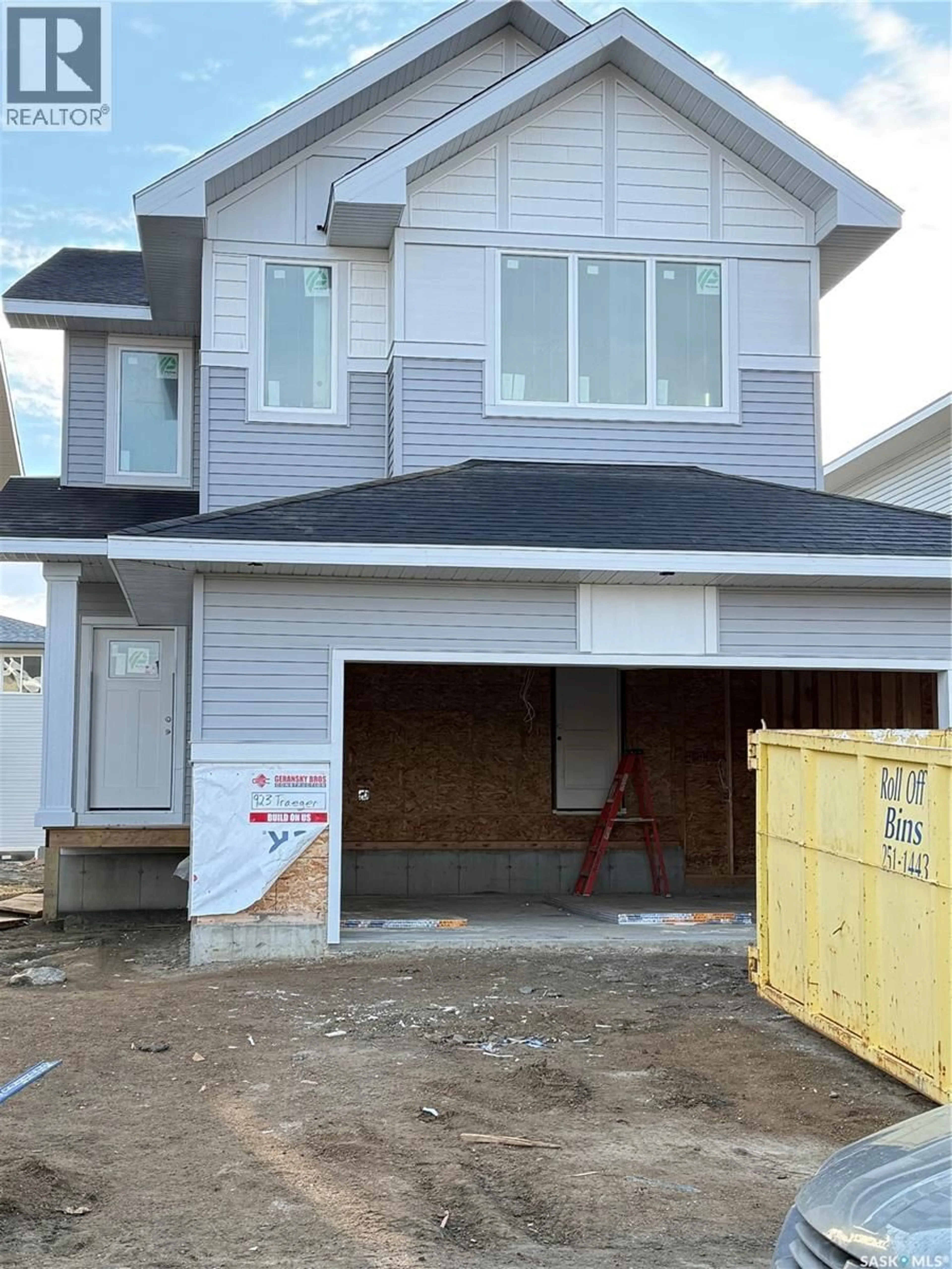 Home with vinyl exterior material, street for 923 TRAEGER MANOR, Saskatoon Saskatchewan S7N4V6