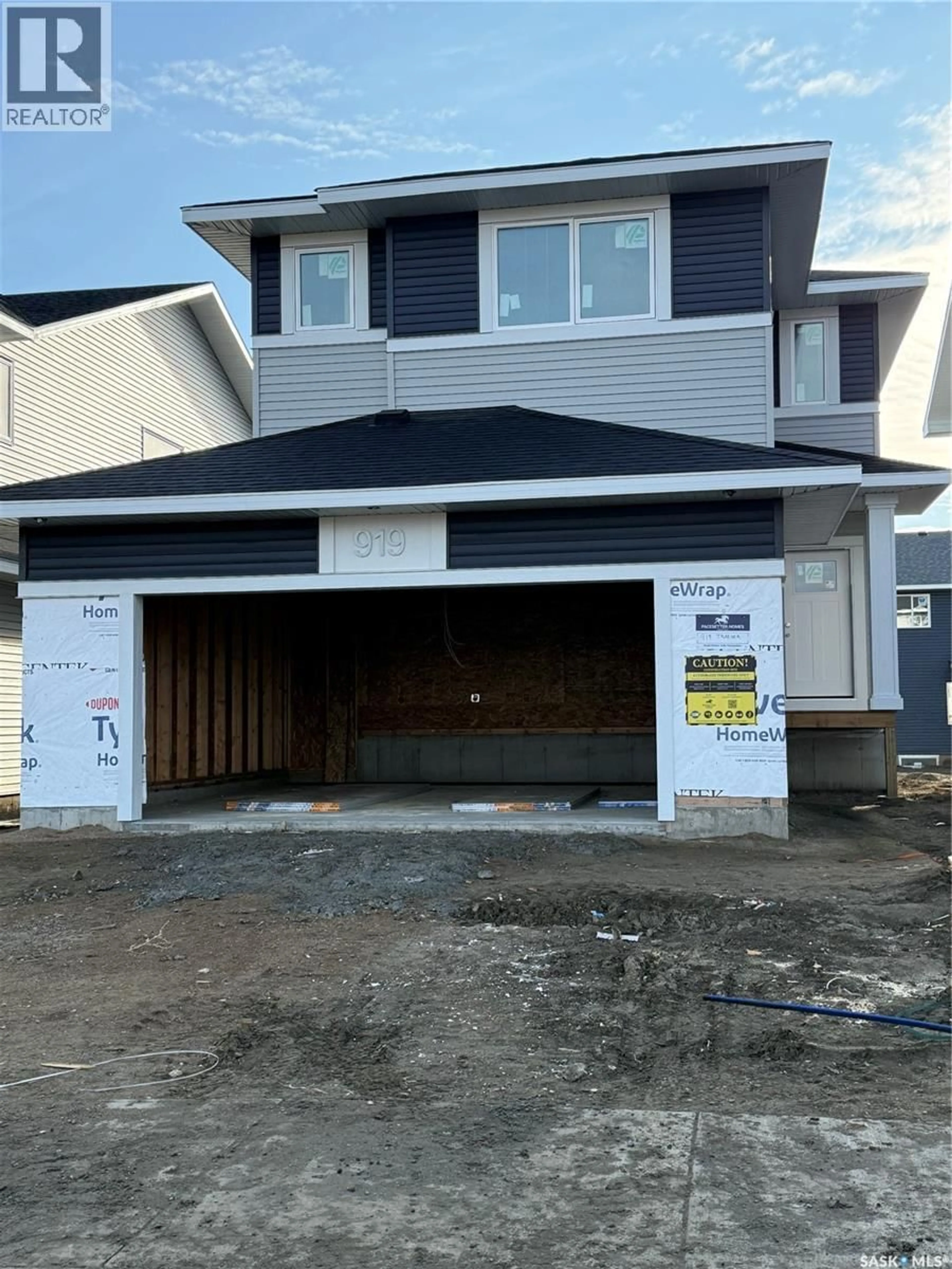 Home with vinyl exterior material, street for 919 TRAEGER MANOR, Saskatoon Saskatchewan S7V1V8