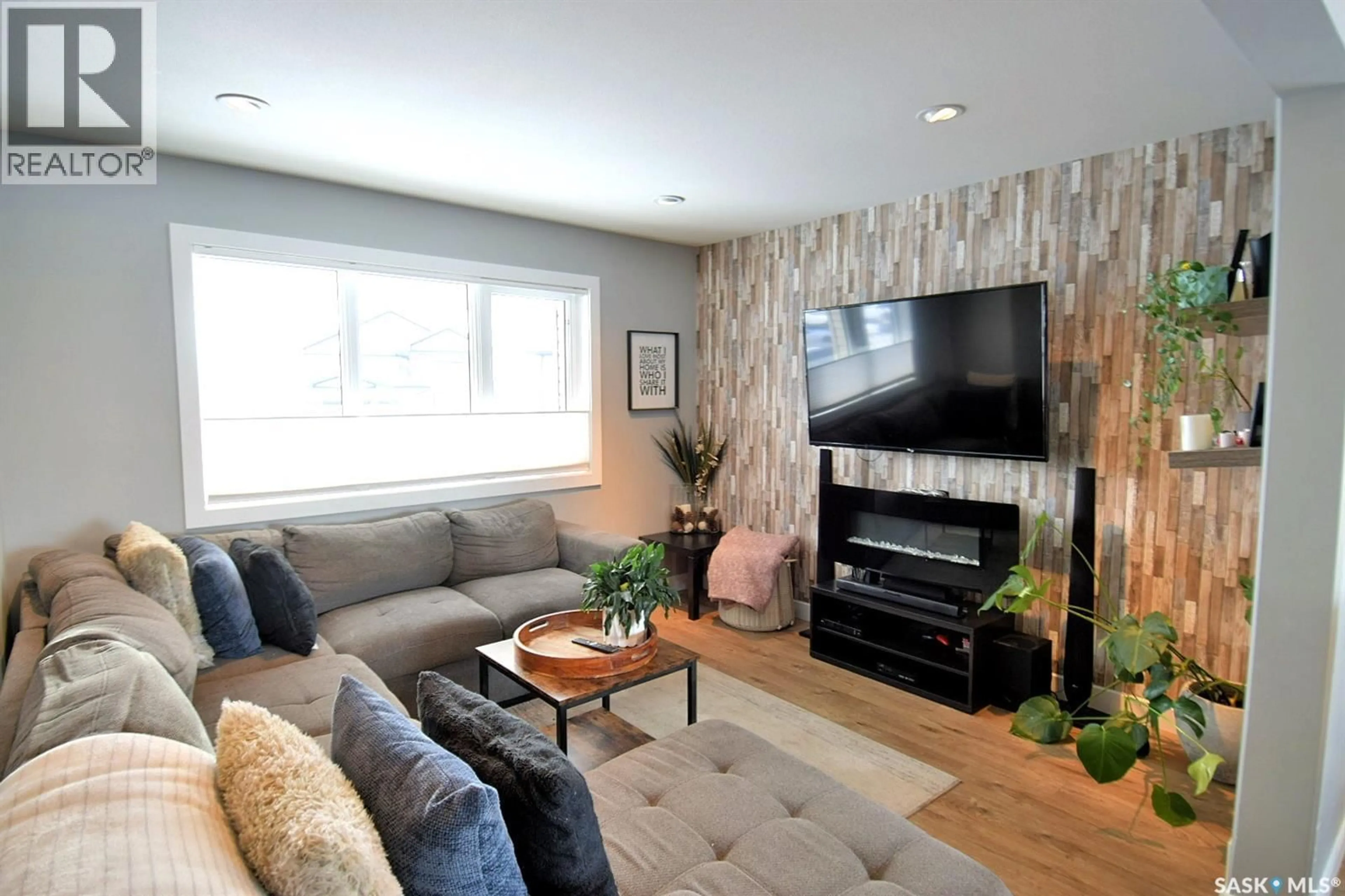 Living room with furniture, wood/laminate floor for 262 ELLS CRESCENT, Saskatoon Saskatchewan S7L6K6