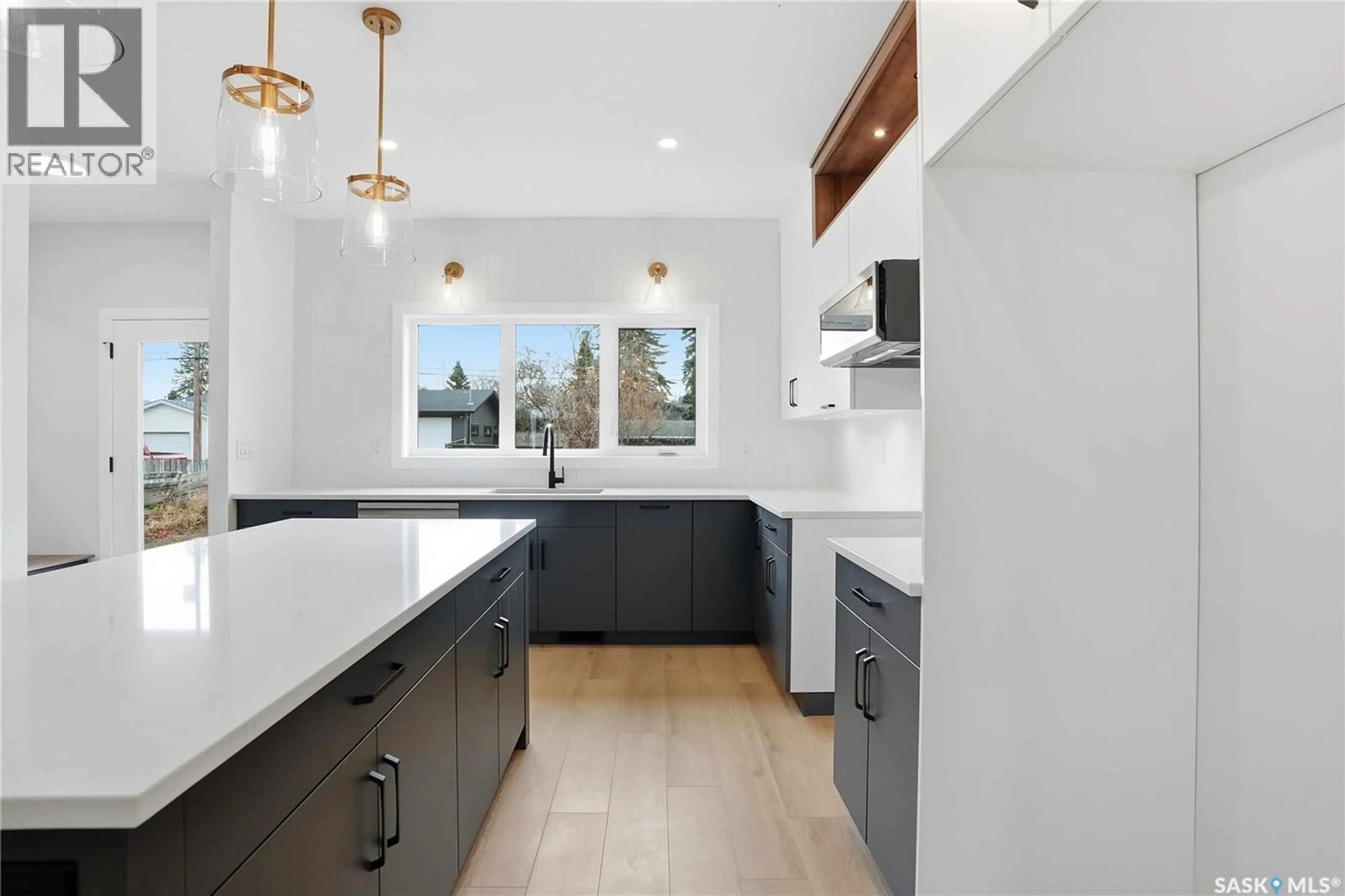 Contemporary kitchen, unknown for 1218 11TH STREET, Saskatoon Saskatchewan S7H0G3