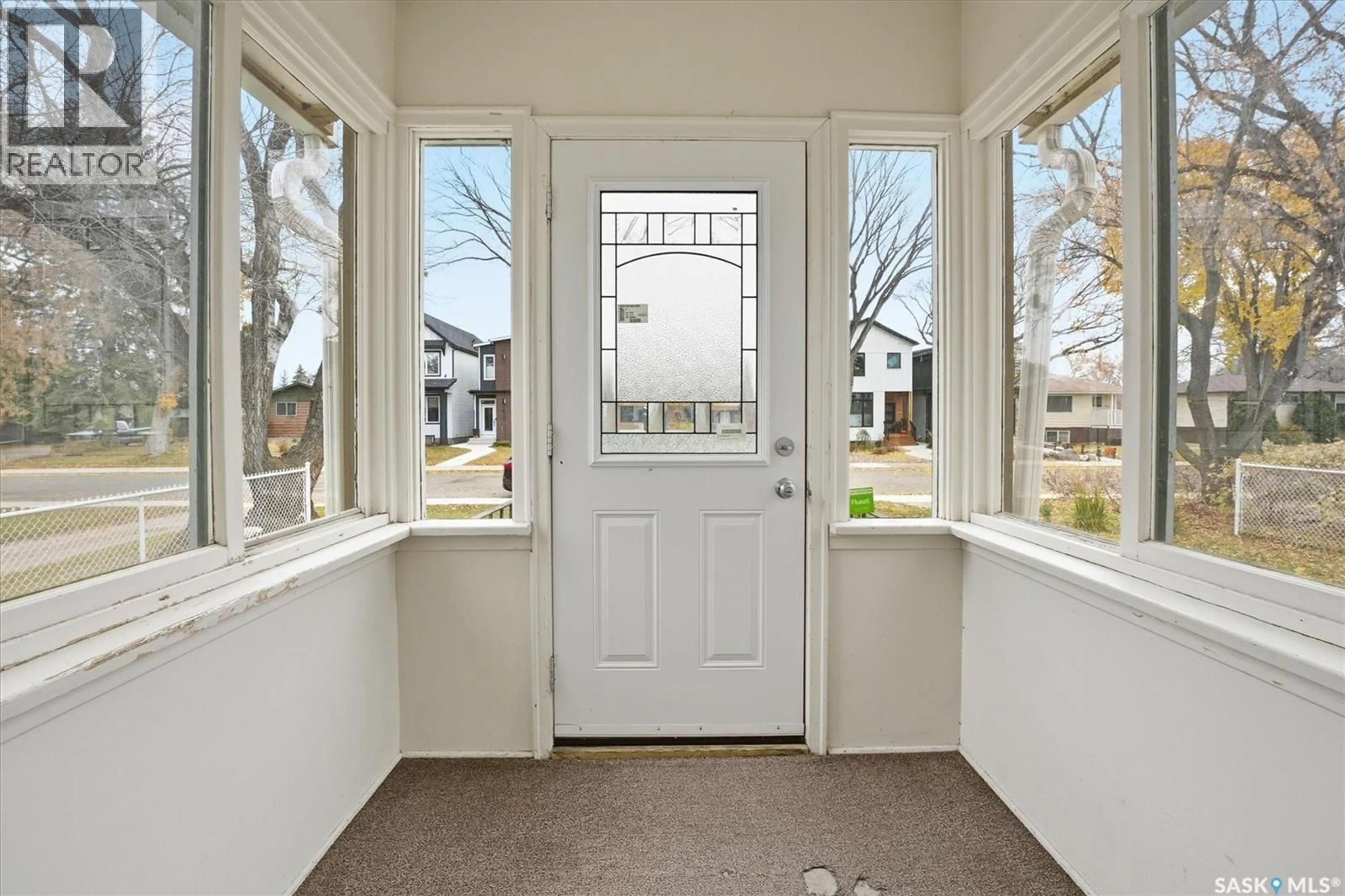 Indoor entryway for 1413 ALEXANDRA AVENUE, Saskatoon Saskatchewan S7K3B8
