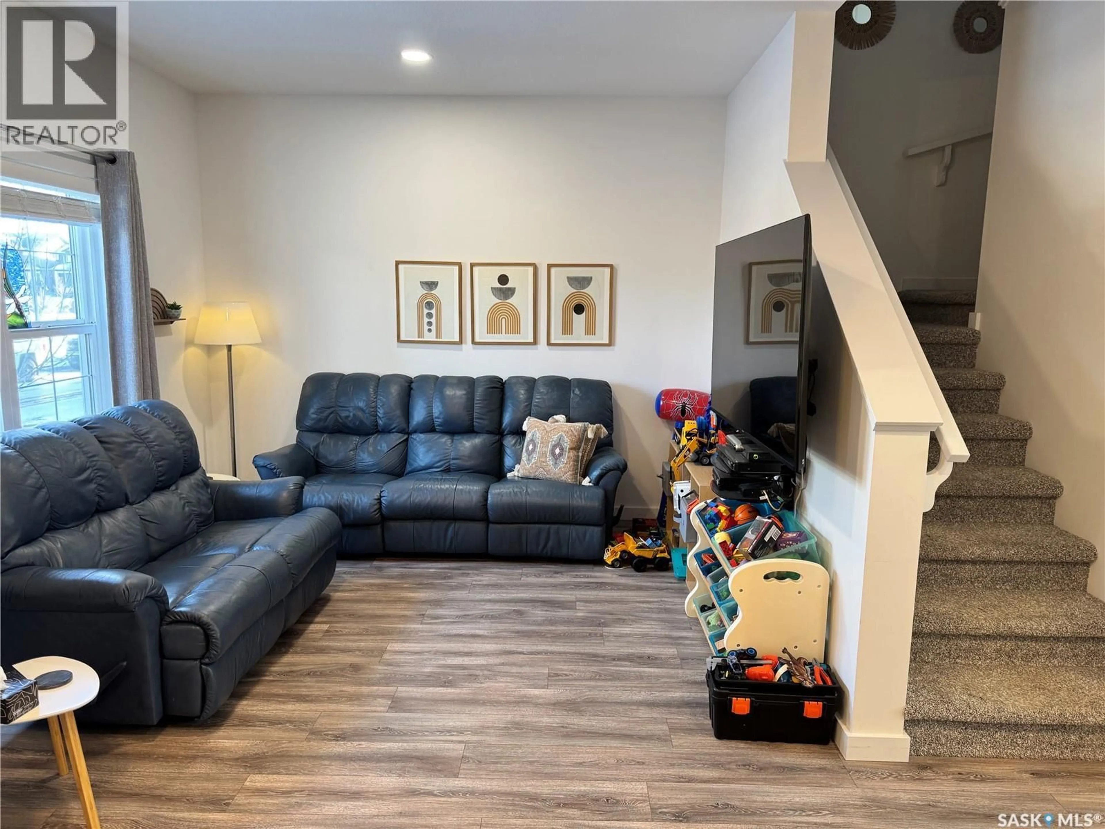 Living room with furniture, unknown for 422 UNDERHILL ROAD, Saskatoon Saskatchewan S7V0V4