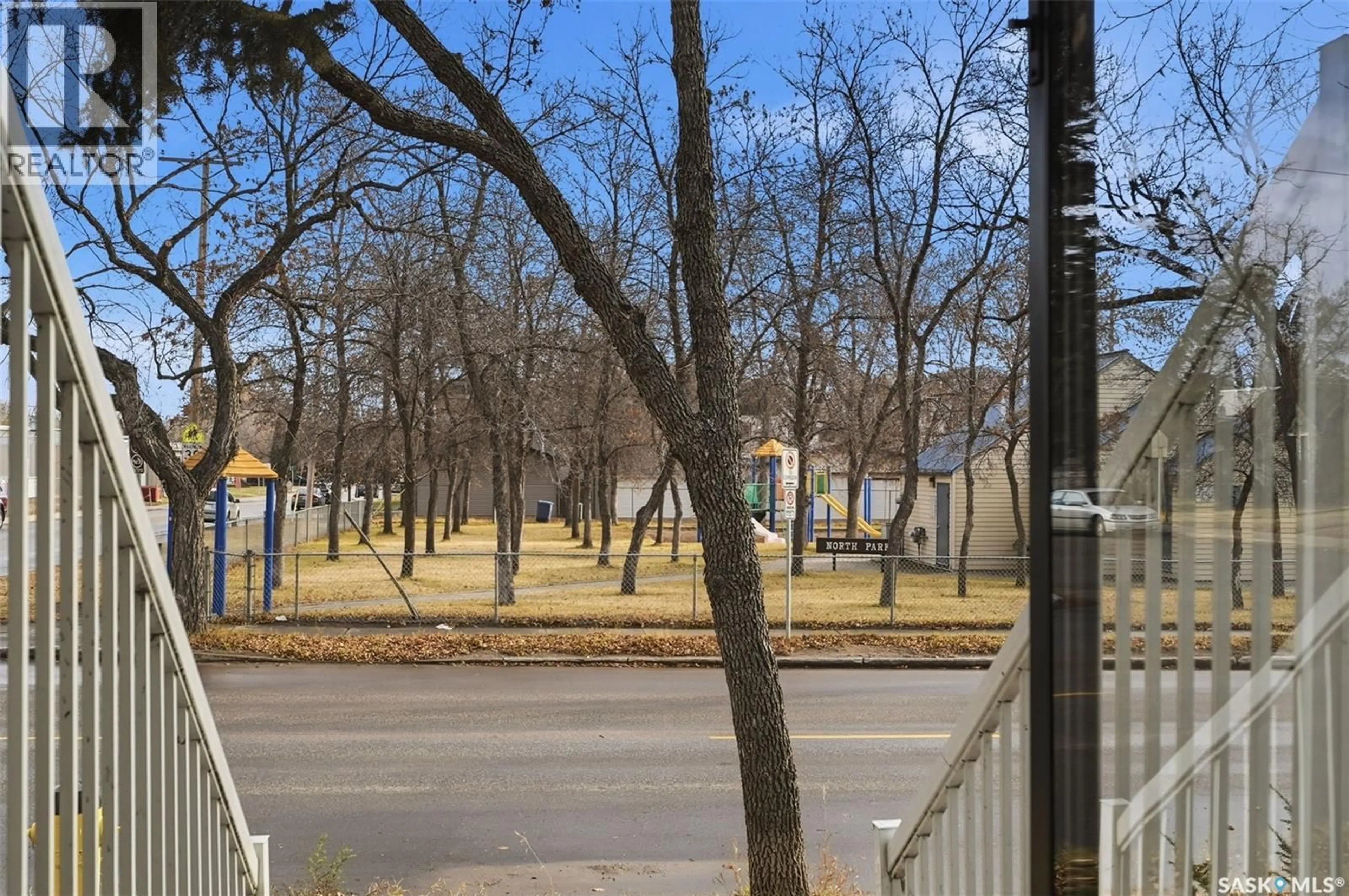 Patio, street for 1423 7TH AVENUE, Saskatoon Saskatchewan S7K2W3