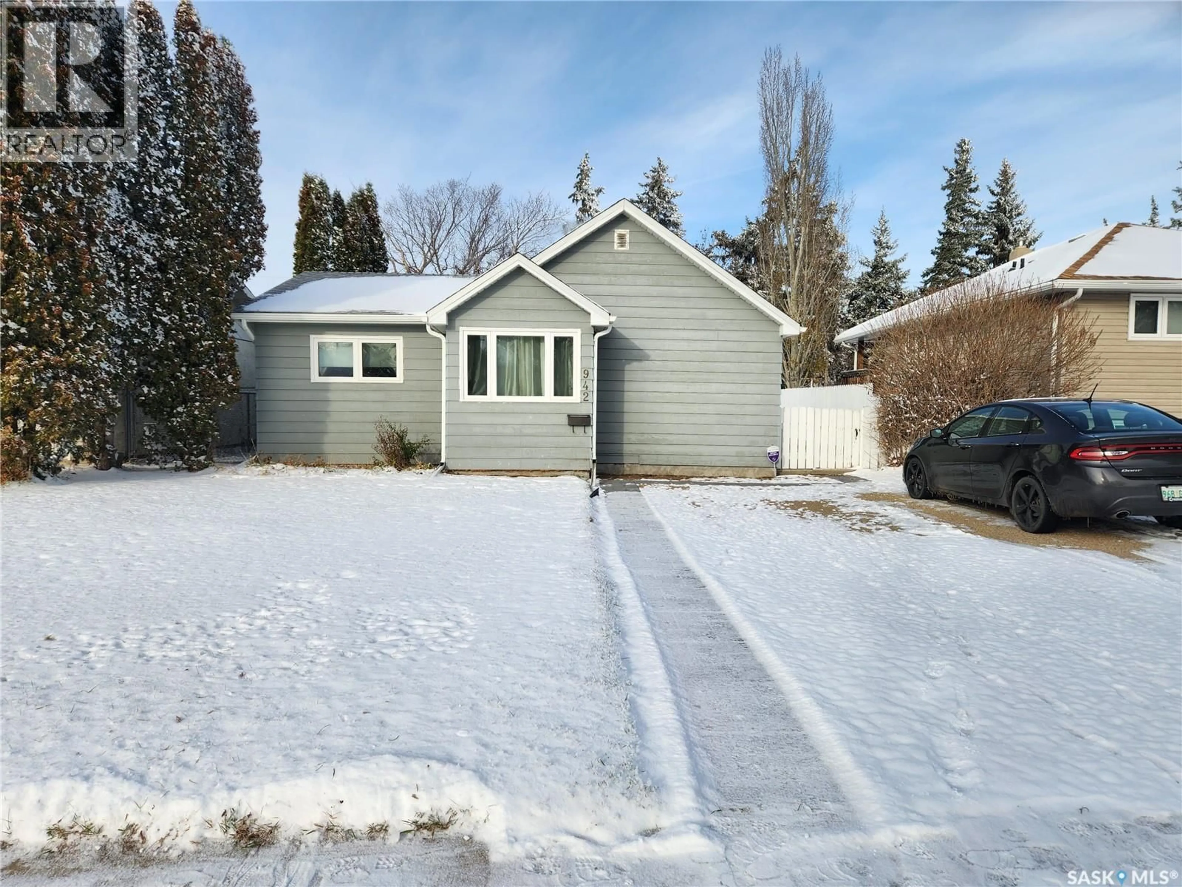 A pic from outside/outdoor area/front of a property/back of a property/a pic from drone, street for 942 VAUGHAN STREET, Moose Jaw Saskatchewan S6H5N8
