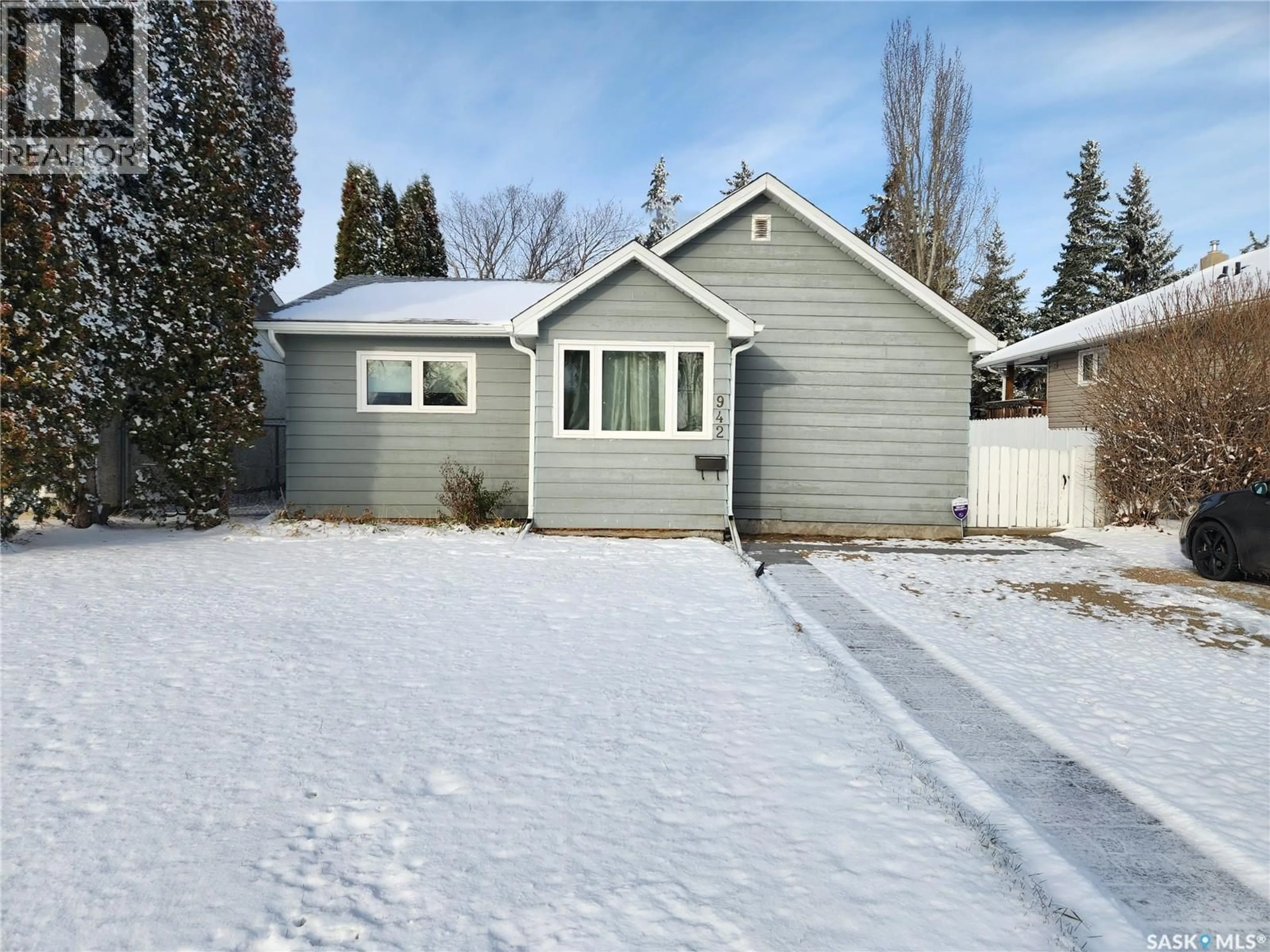 Home with vinyl exterior material, street for 942 VAUGHAN STREET, Moose Jaw Saskatchewan S6H5N8