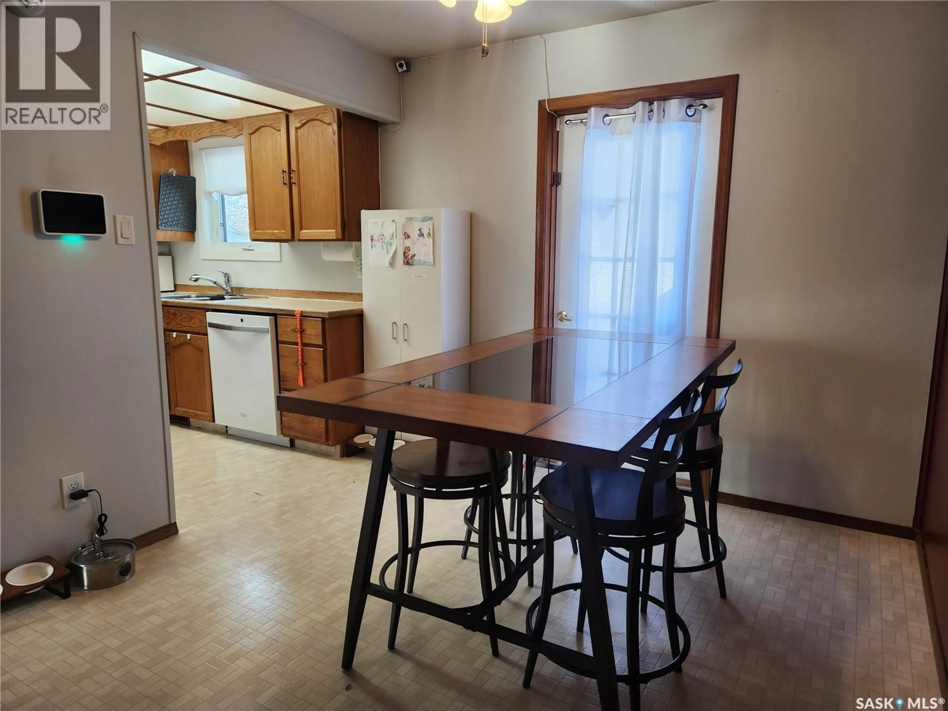 Standard kitchen, unknown for 942 VAUGHAN STREET, Moose Jaw Saskatchewan S6H5N8