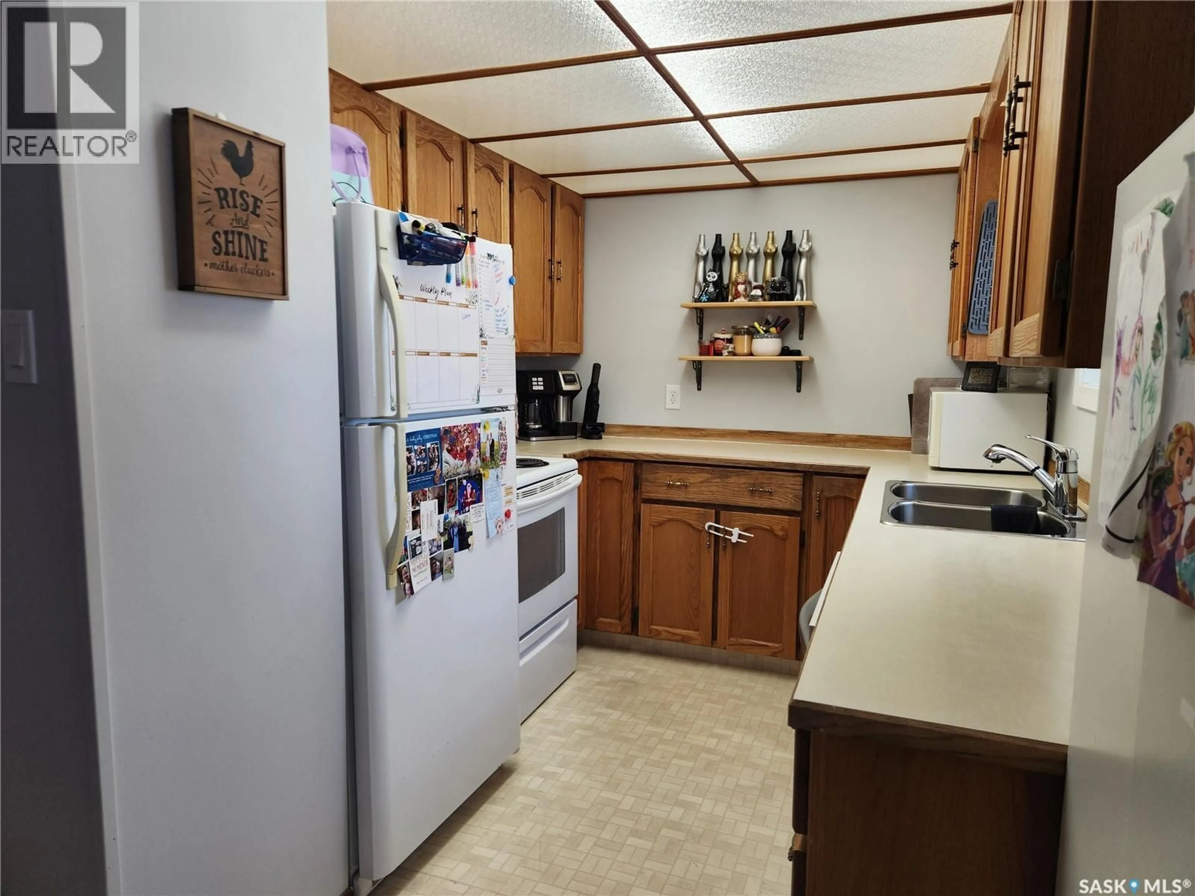 Standard kitchen, unknown for 942 VAUGHAN STREET, Moose Jaw Saskatchewan S6H5N8