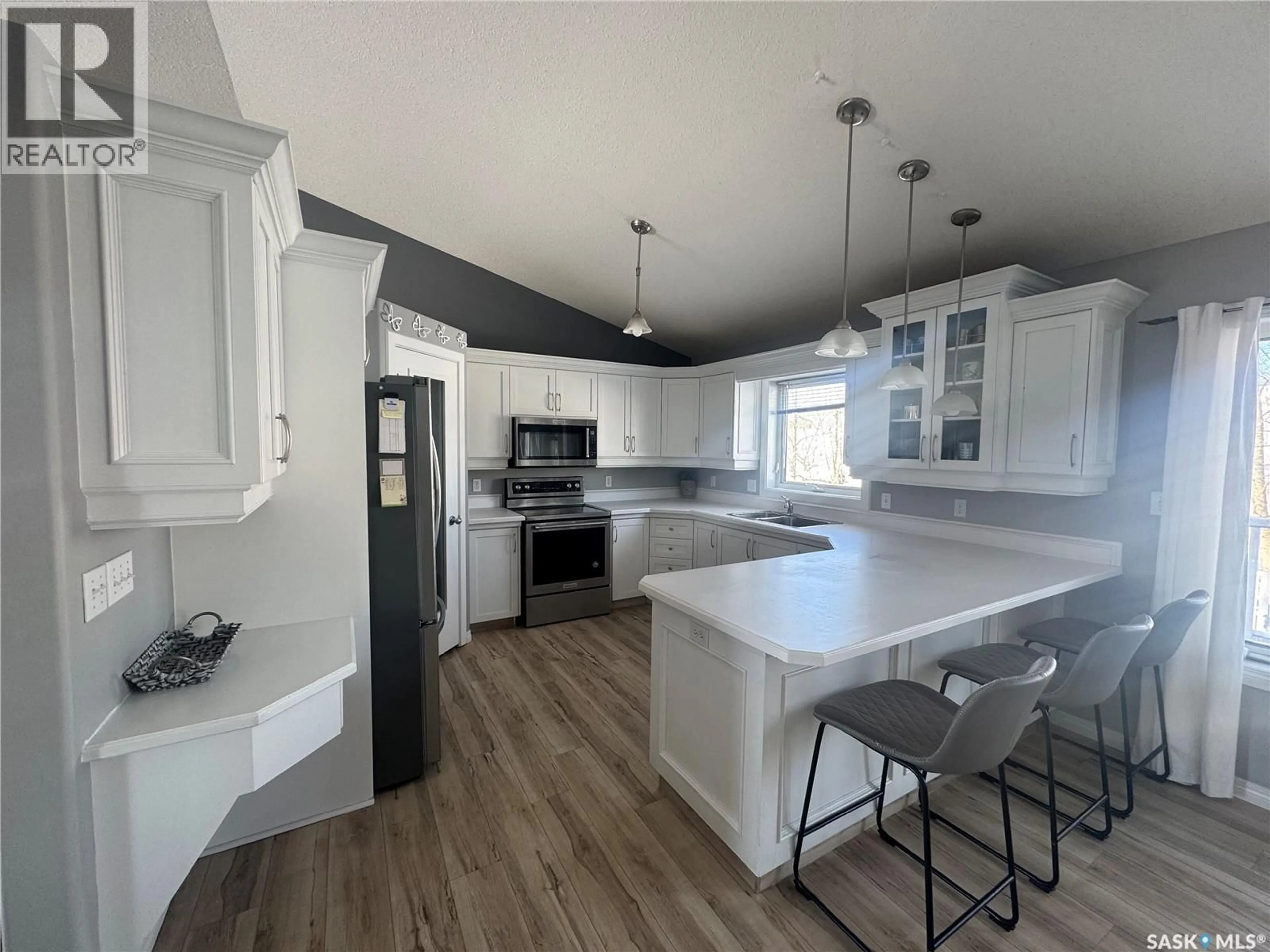 Open concept kitchen, unknown for 509 MEADOW ROAD, Pilot Butte Saskatchewan S0G3Z0