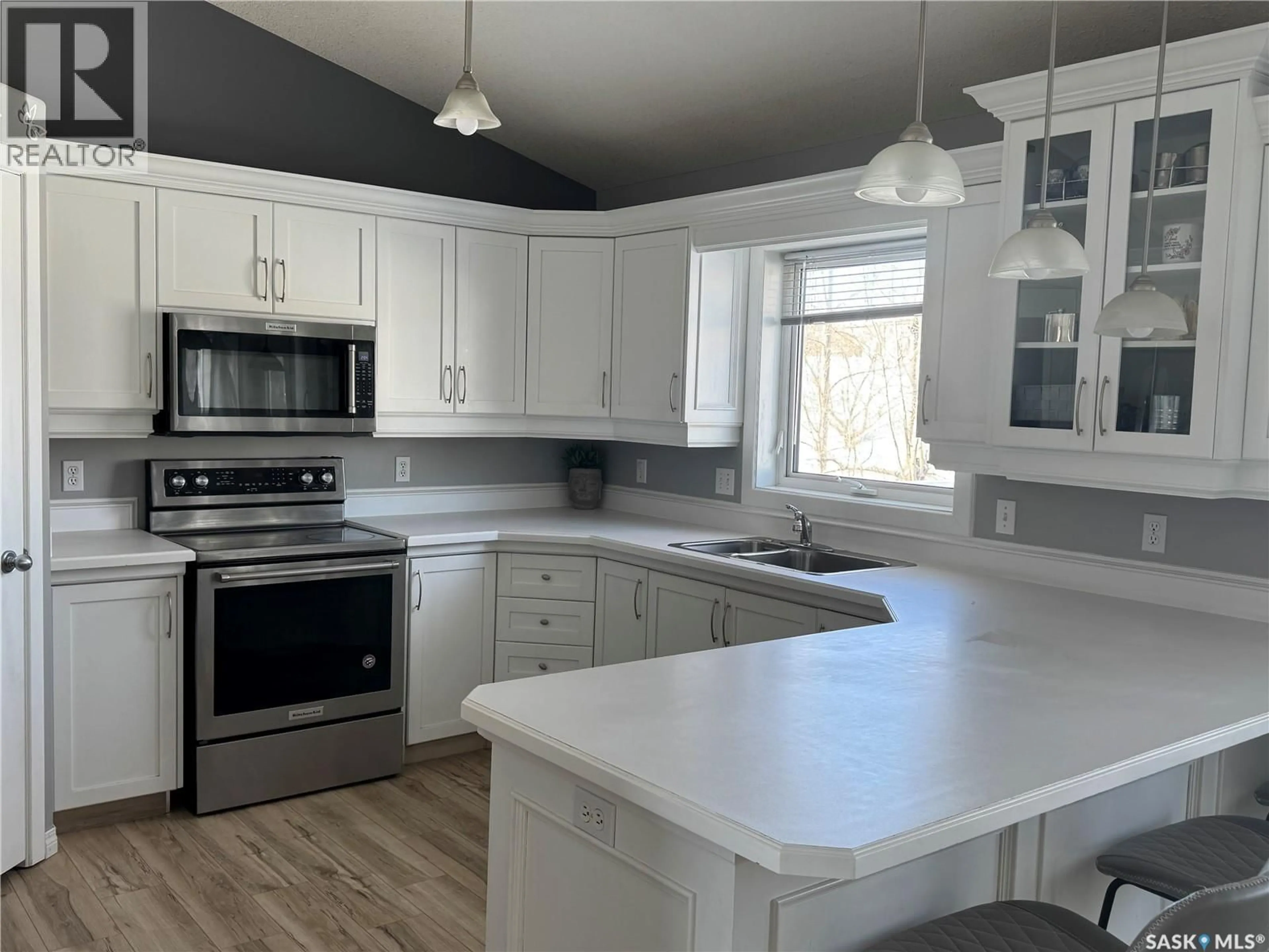 Open concept kitchen, unknown for 509 MEADOW ROAD, Pilot Butte Saskatchewan S0G3Z0