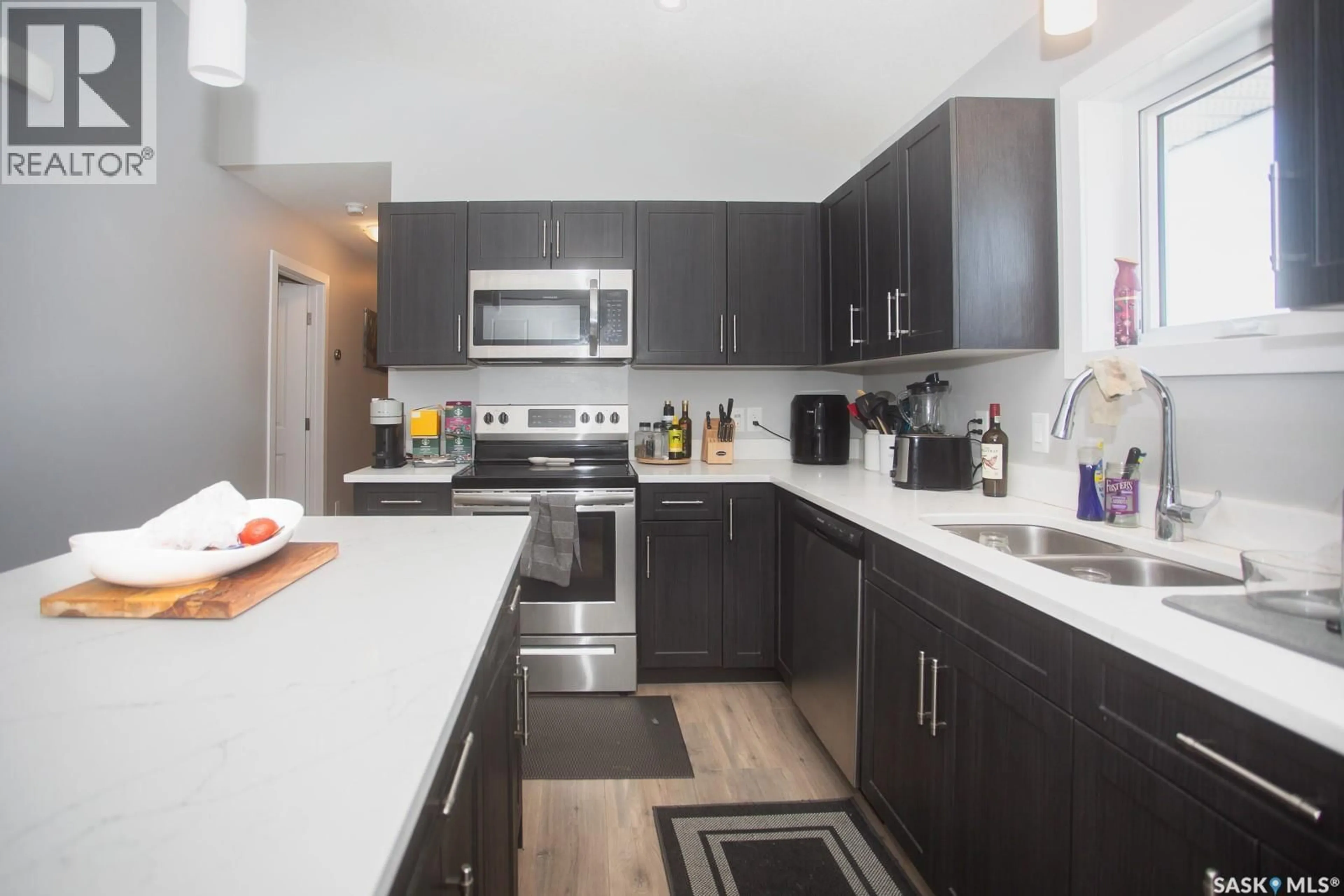 Contemporary kitchen, ceramic/tile floor for 502 STILLING WAY, Saskatoon Saskatchewan S7V0W5