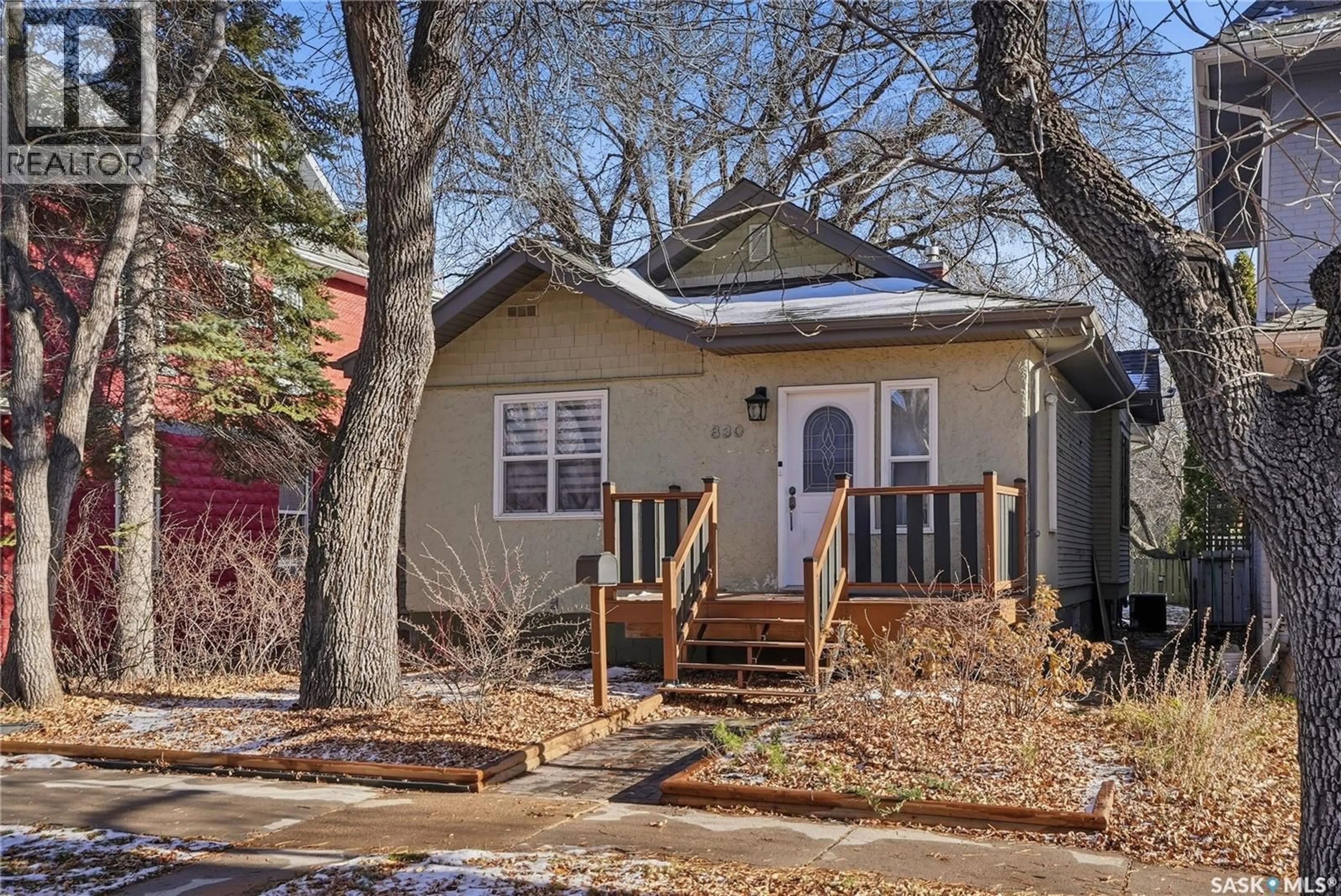Home with vinyl exterior material, street for 830 D AVENUE, Saskatoon Saskatchewan S7L1N2