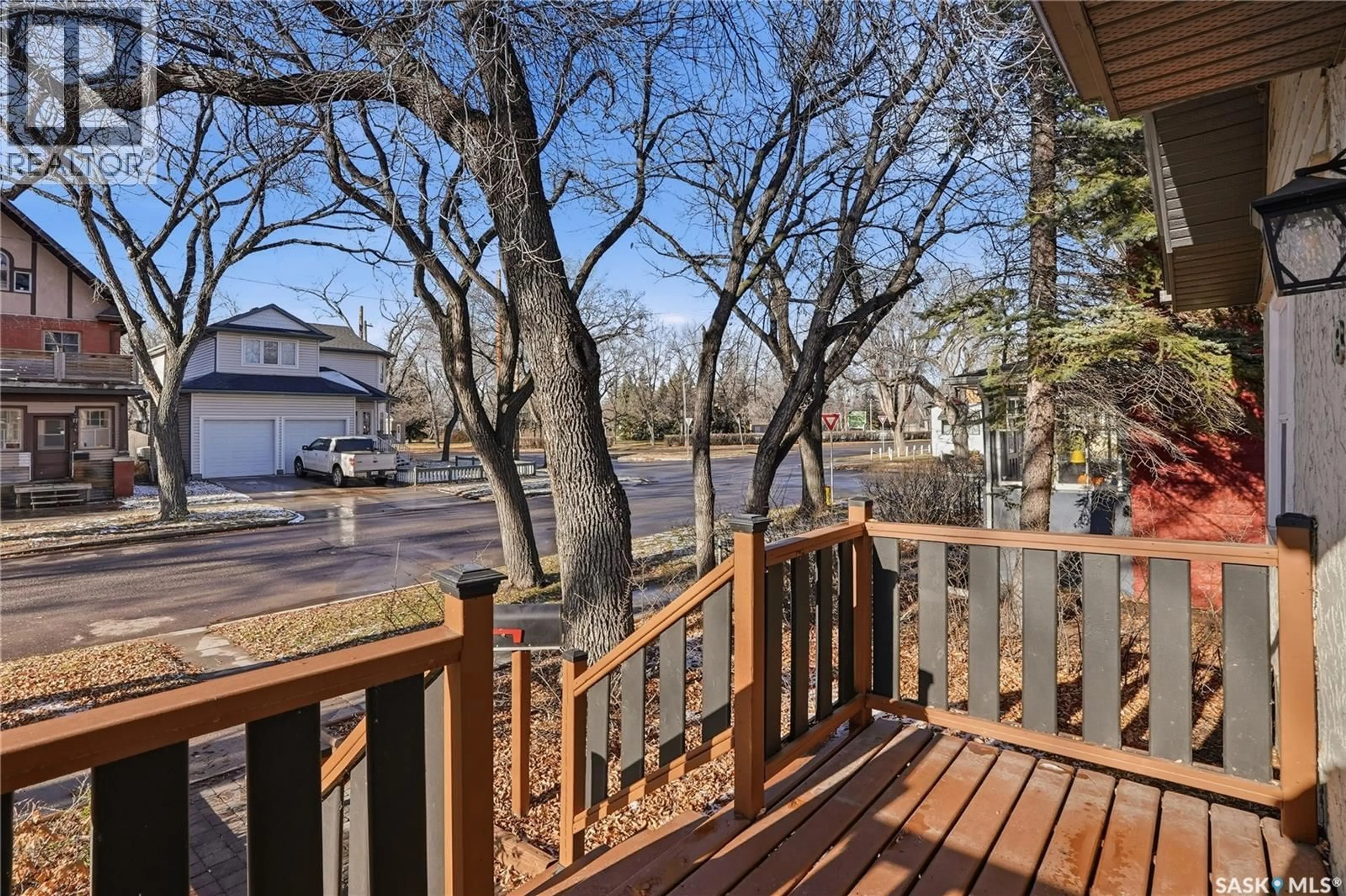 Patio, unknown for 830 D AVENUE, Saskatoon Saskatchewan S7L1N2