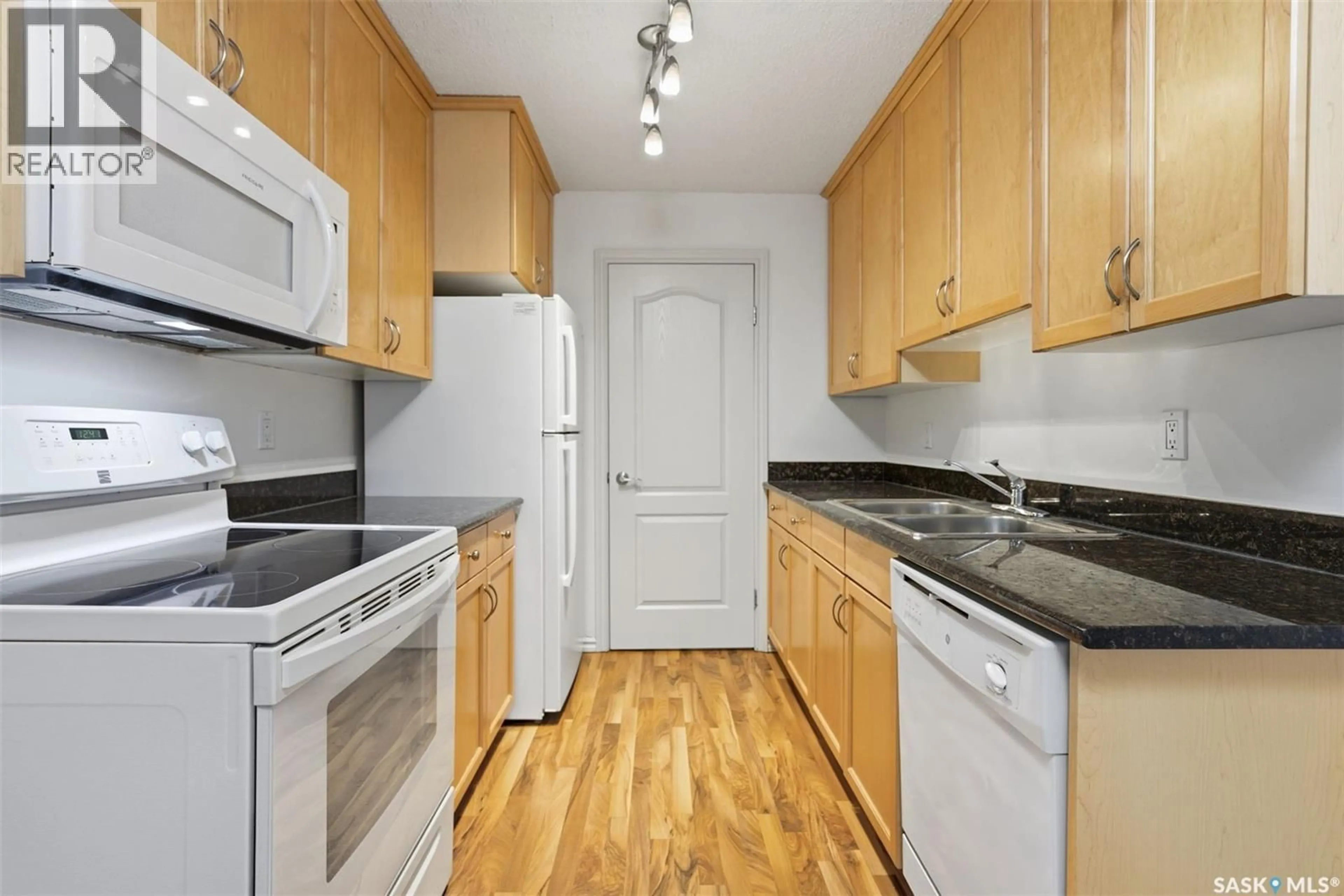 Standard kitchen, unknown for D2 - 204 MCKERCHER DRIVE, Saskatoon Saskatchewan S7H5K9