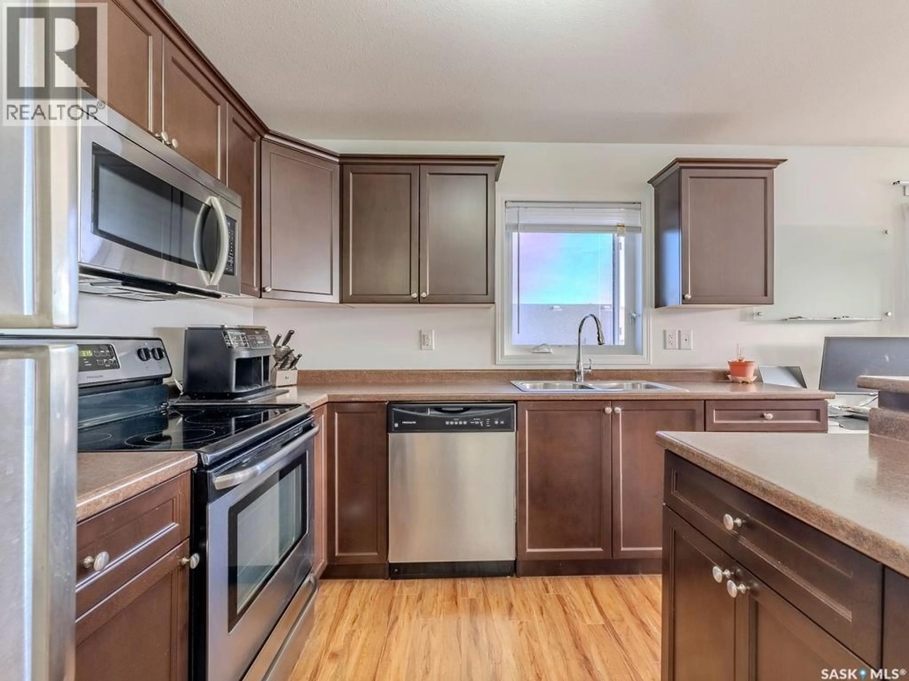 Standard kitchen, unknown for 6305 112 WILLIS CRESCENT, Saskatoon Saskatchewan S7T0N5