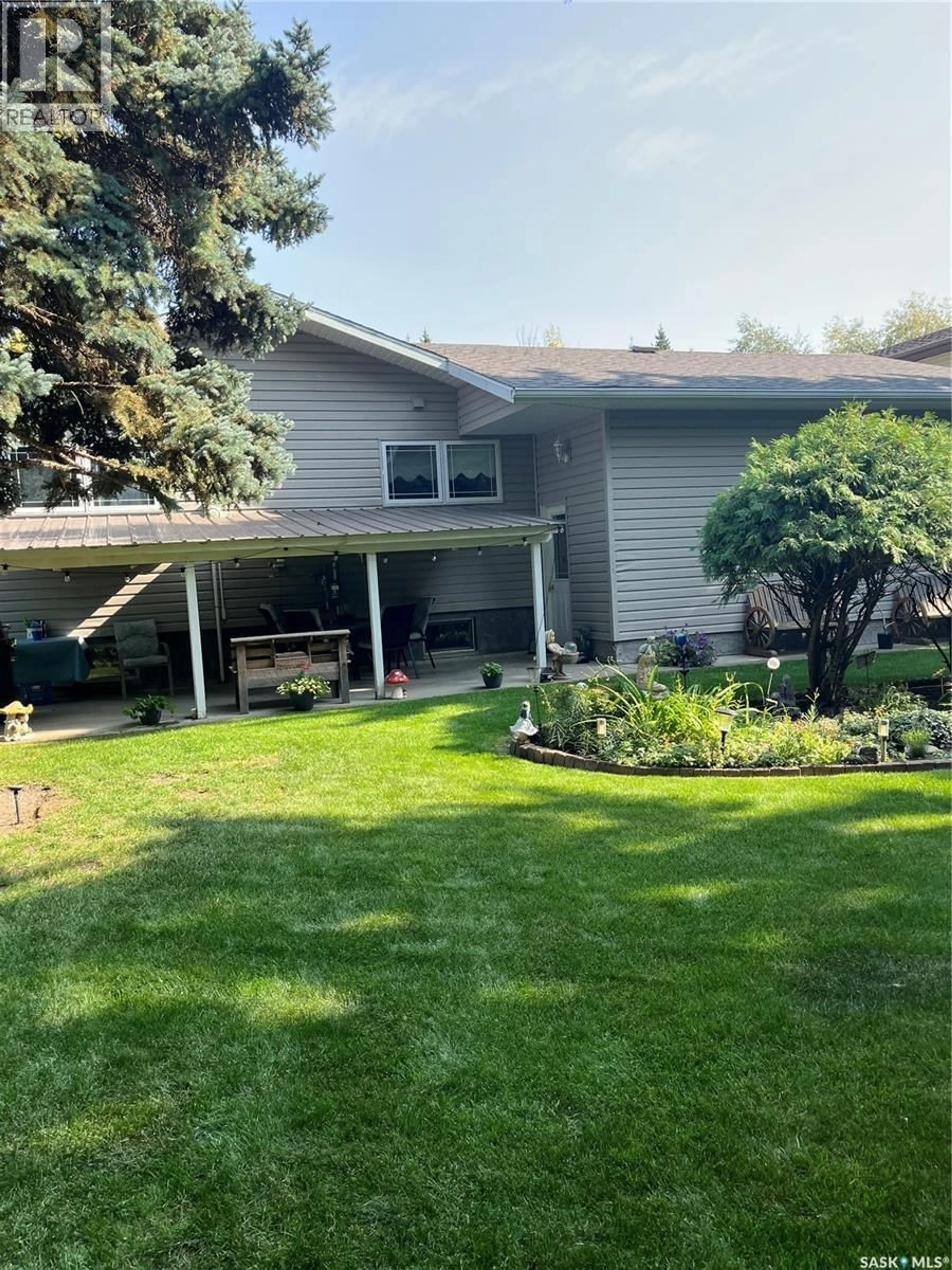 Home with vinyl exterior material, street for 105 LANCASTER STREET, Melfort Saskatchewan S0E1A0