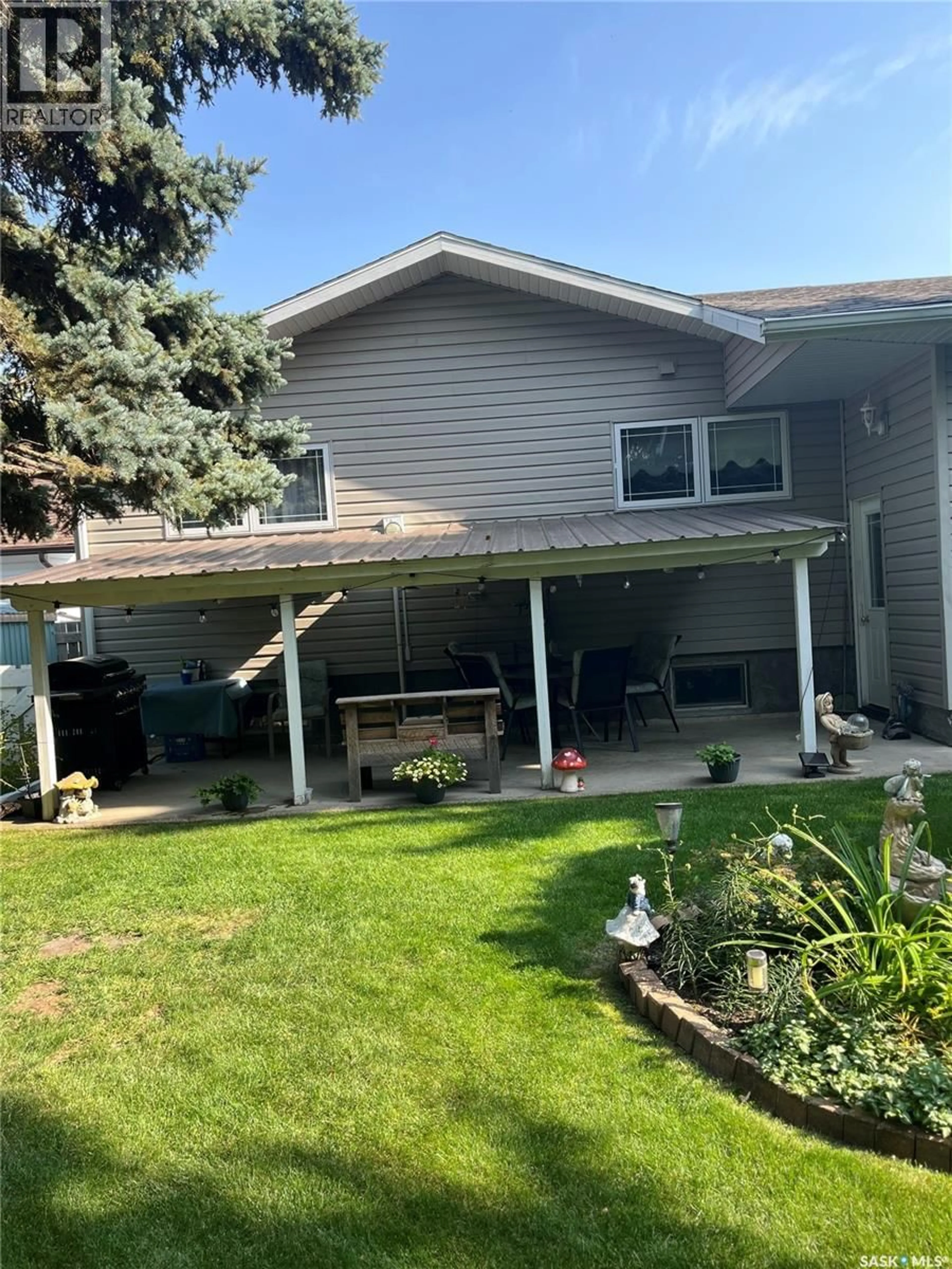 Home with vinyl exterior material, unknown for 105 LANCASTER STREET, Melfort Saskatchewan S0E1A0