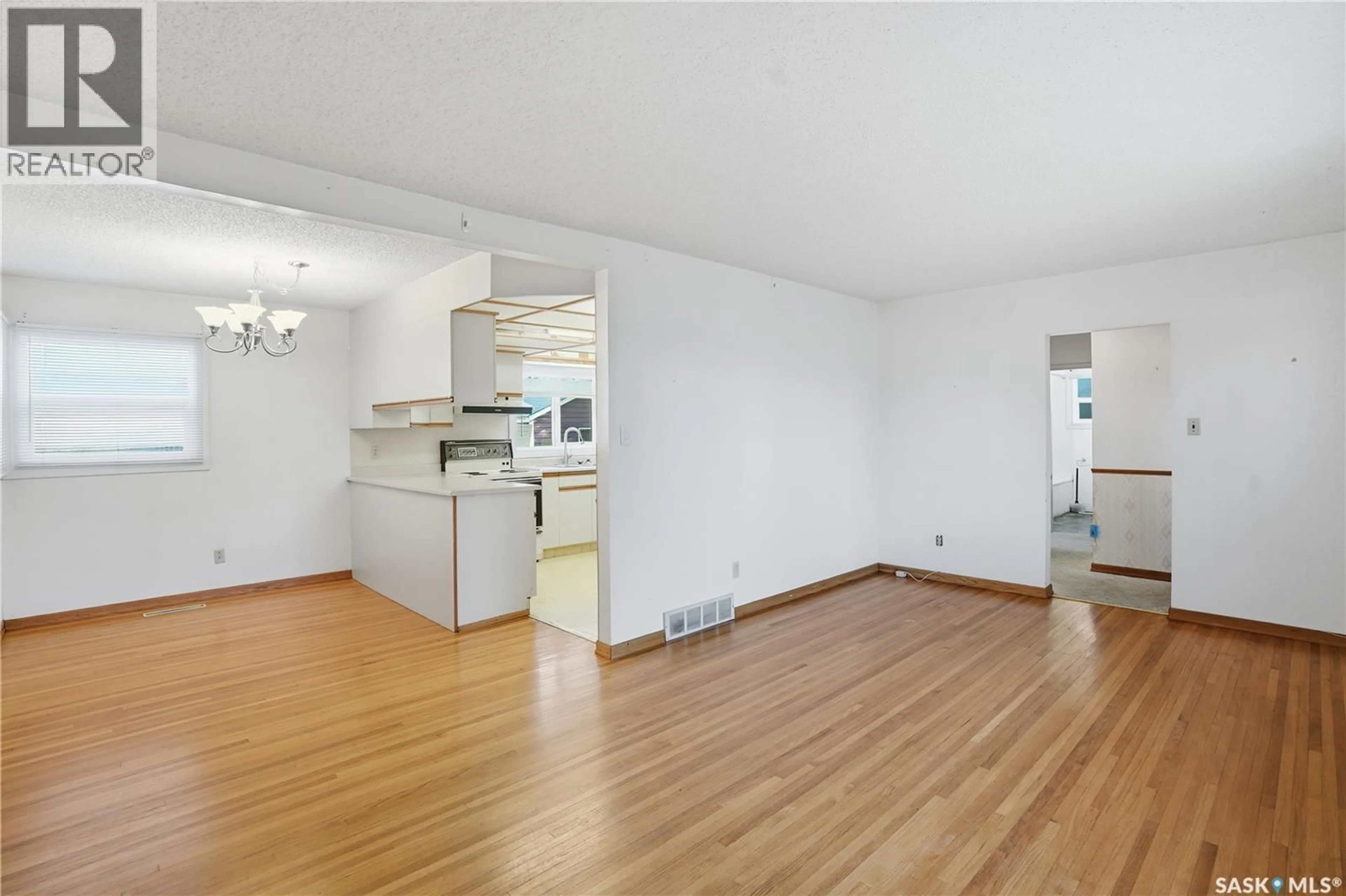 A pic of a room for 2401 ROYAL AVENUE, Saskatoon Saskatchewan S7J0X5