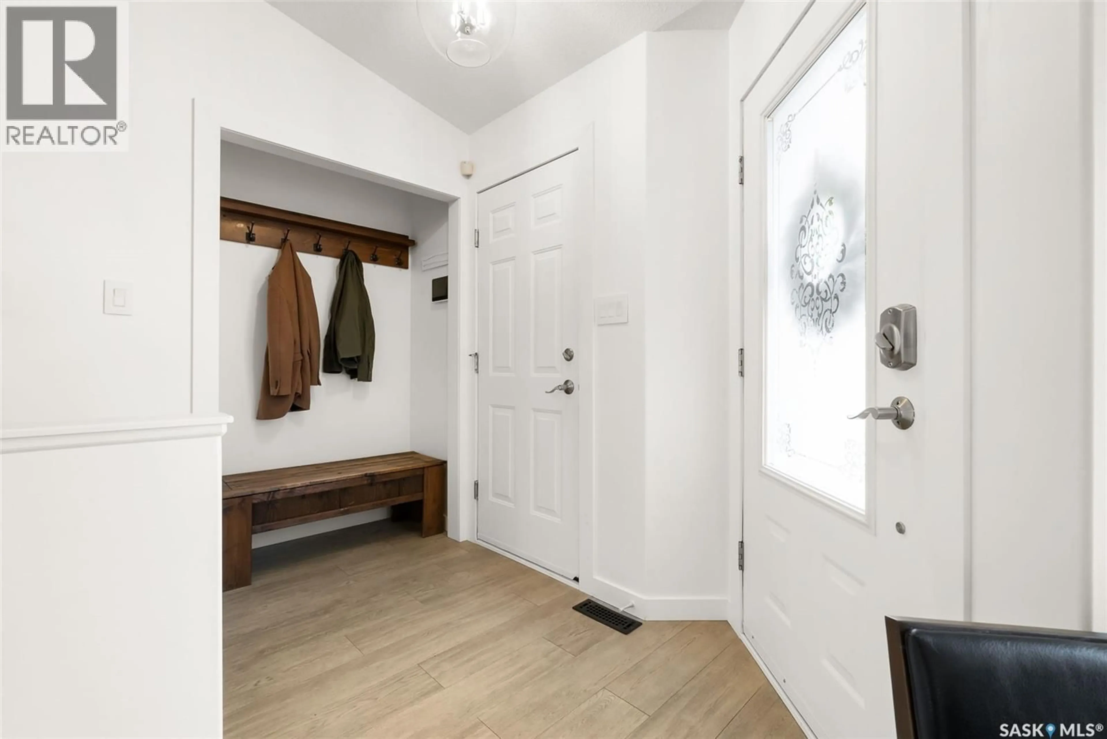 Indoor entryway for 3910 DEUTSCH DRIVE, Regina Saskatchewan S4N7P5