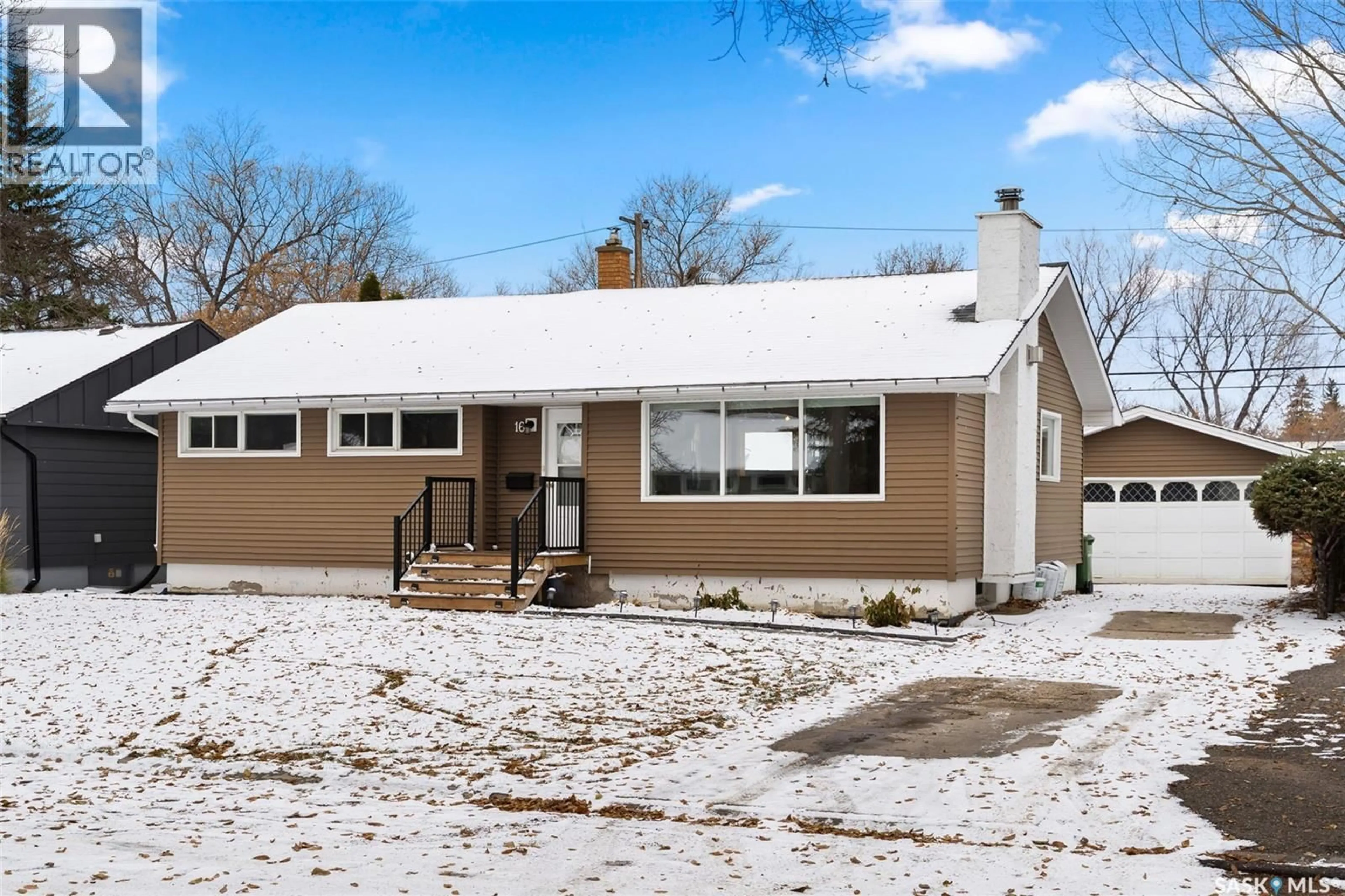 Home with vinyl exterior material, street for 16 DOLPHIN BAY, Regina Saskatchewan S4S2L9