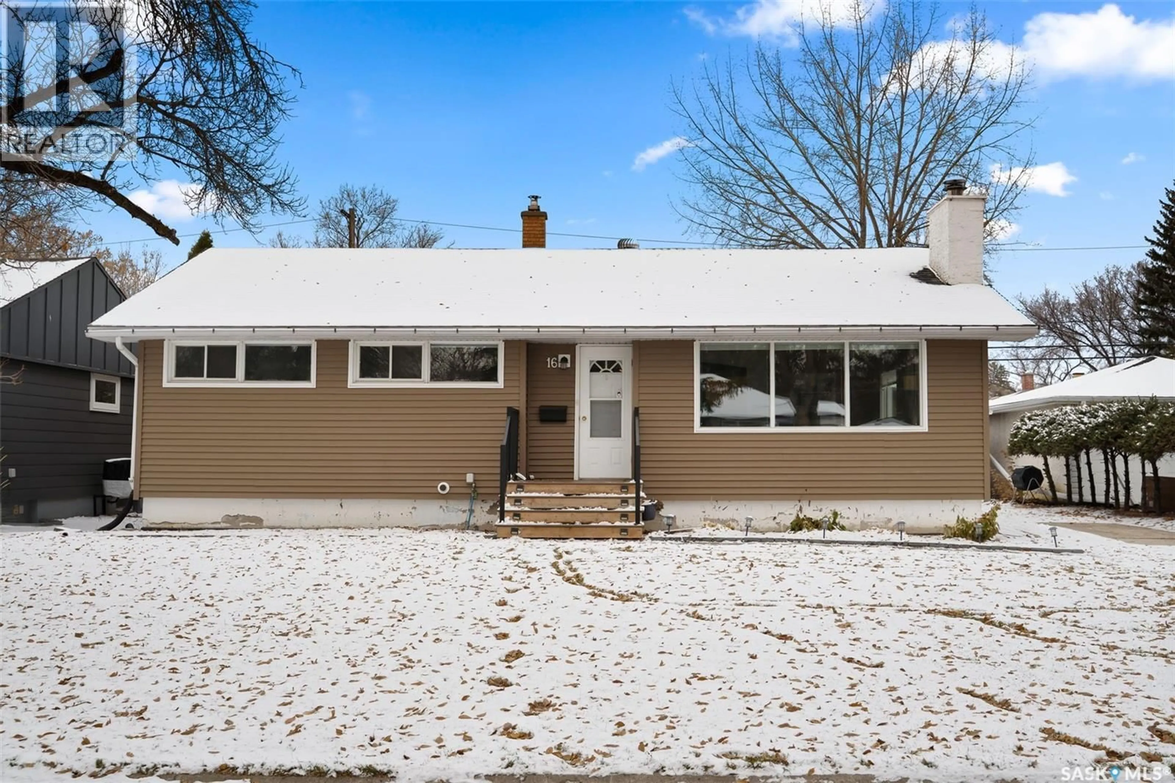 Home with vinyl exterior material, street for 16 DOLPHIN BAY, Regina Saskatchewan S4S2L9