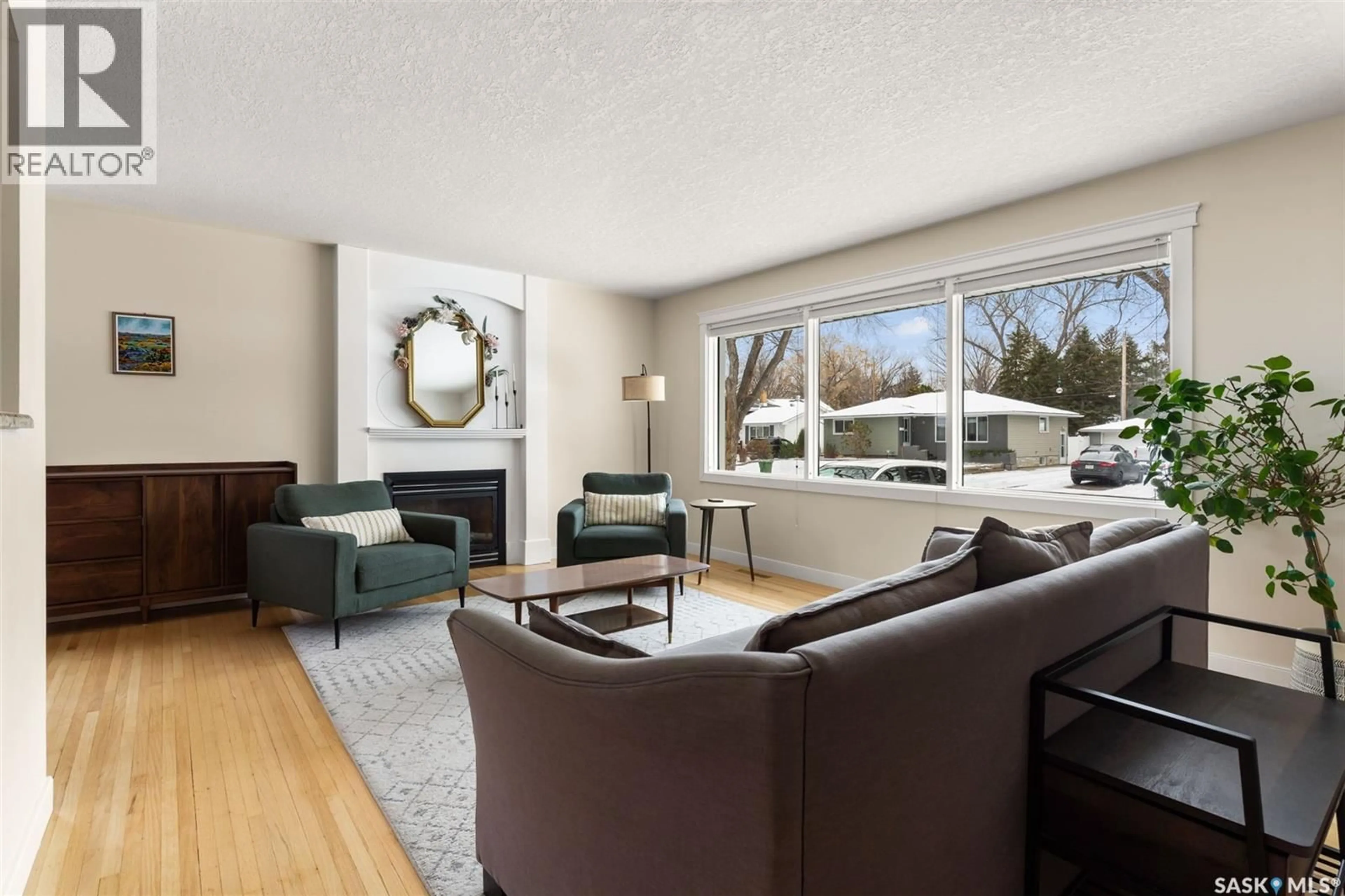 Living room with furniture, unknown for 16 DOLPHIN BAY, Regina Saskatchewan S4S2L9