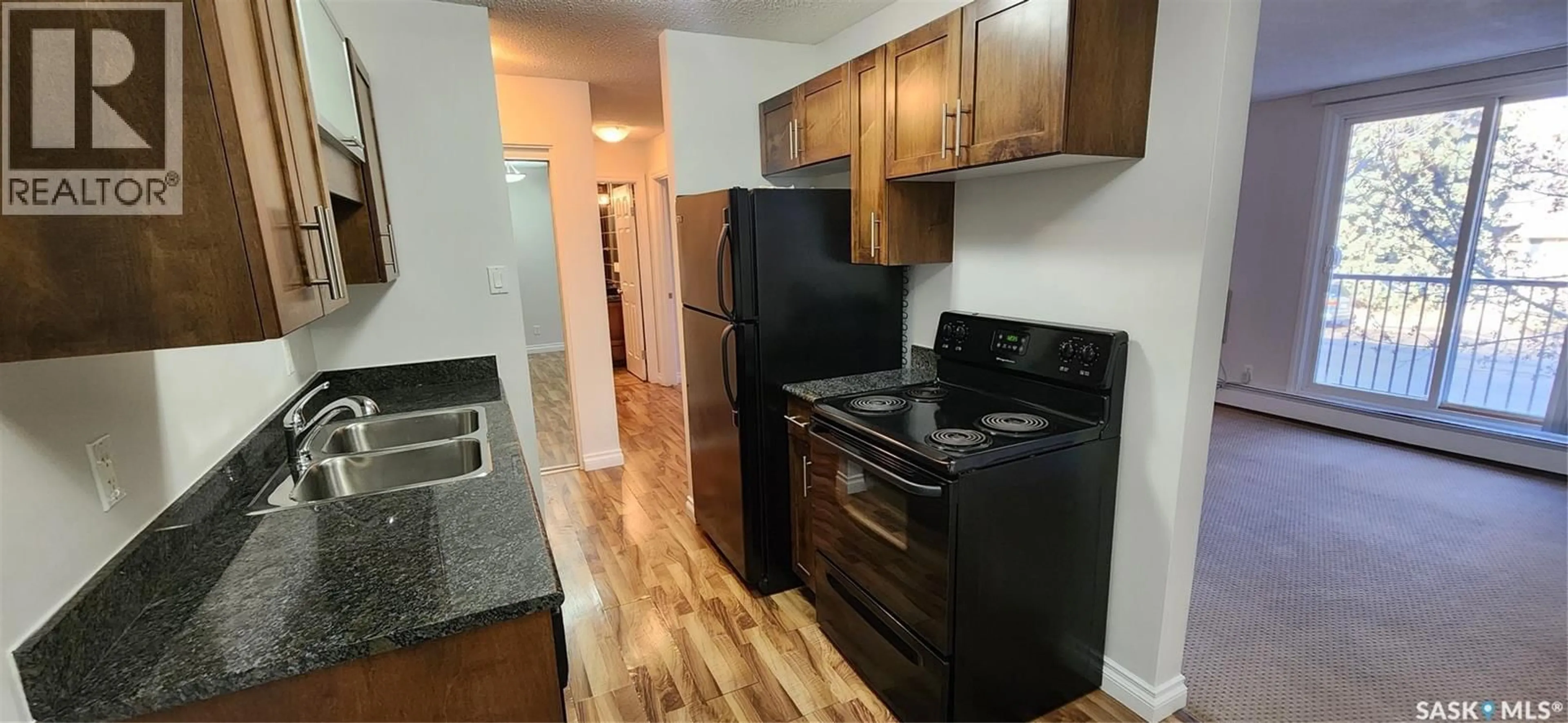 Standard kitchen, wood/laminate floor for 10 115 ACADIA DRIVE, Saskatoon Saskatchewan S7H4T8