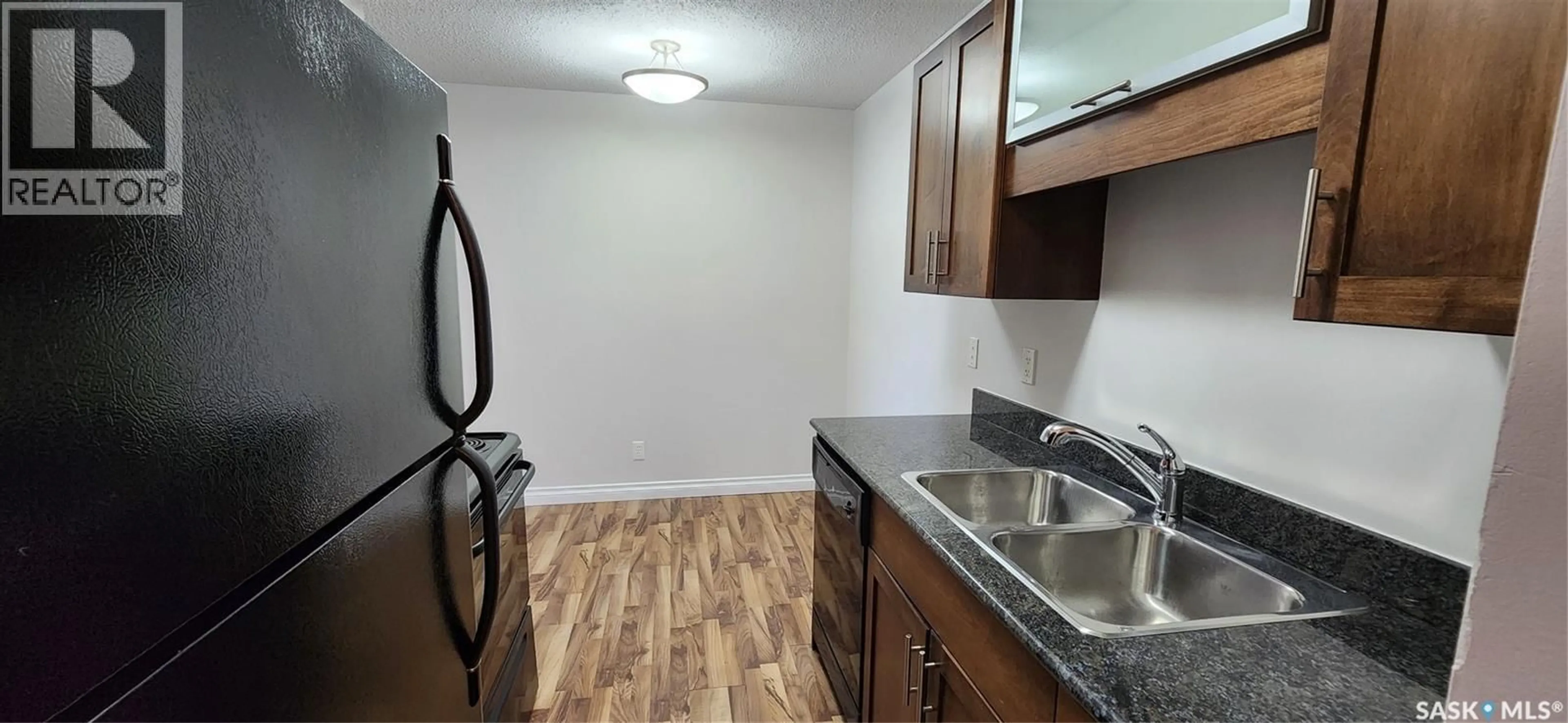 Standard kitchen, unknown for 10 115 ACADIA DRIVE, Saskatoon Saskatchewan S7H4T8