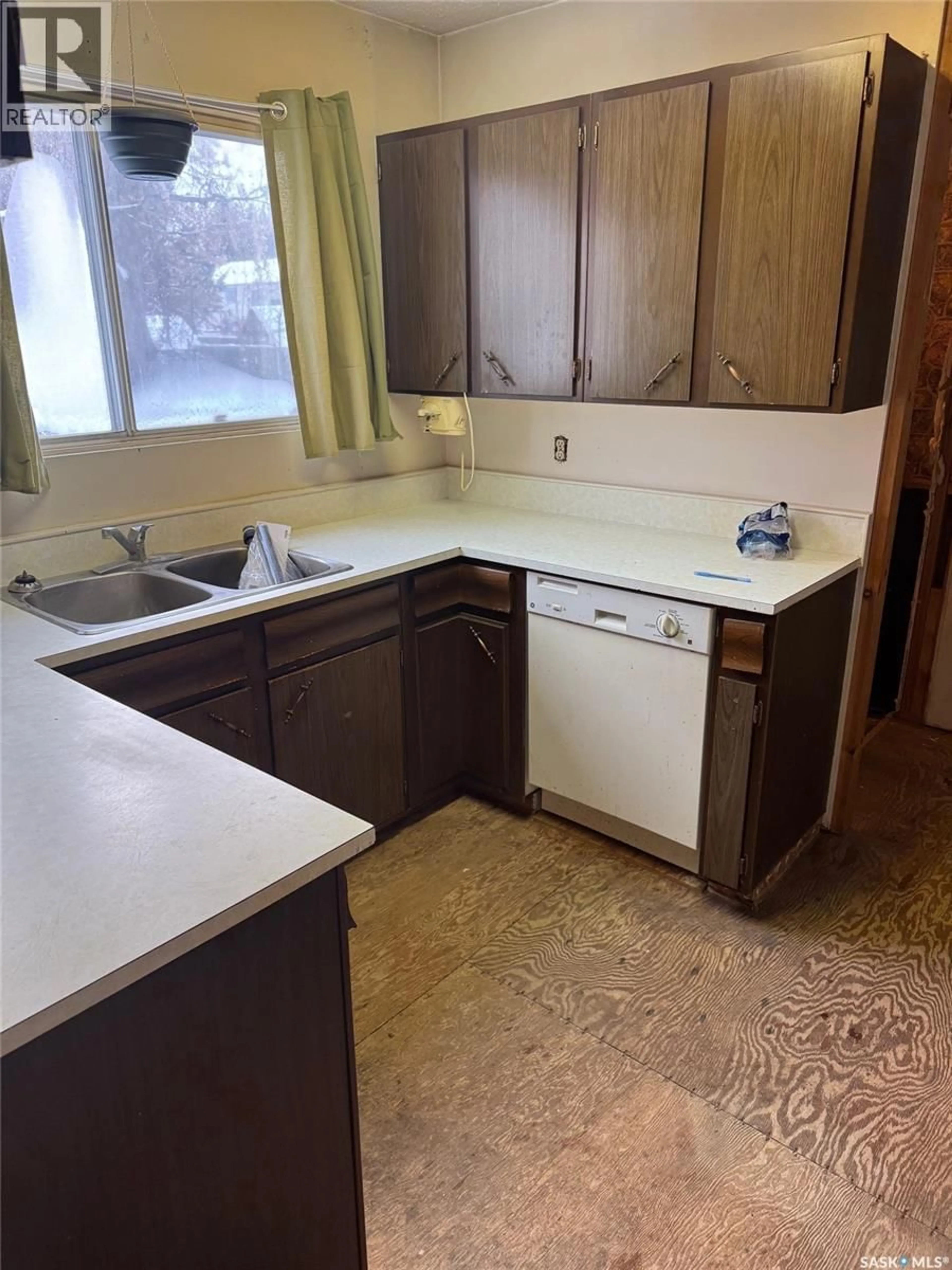 Standard kitchen, unknown for 565 32ND STREET, Prince Albert Saskatchewan S6V6B7