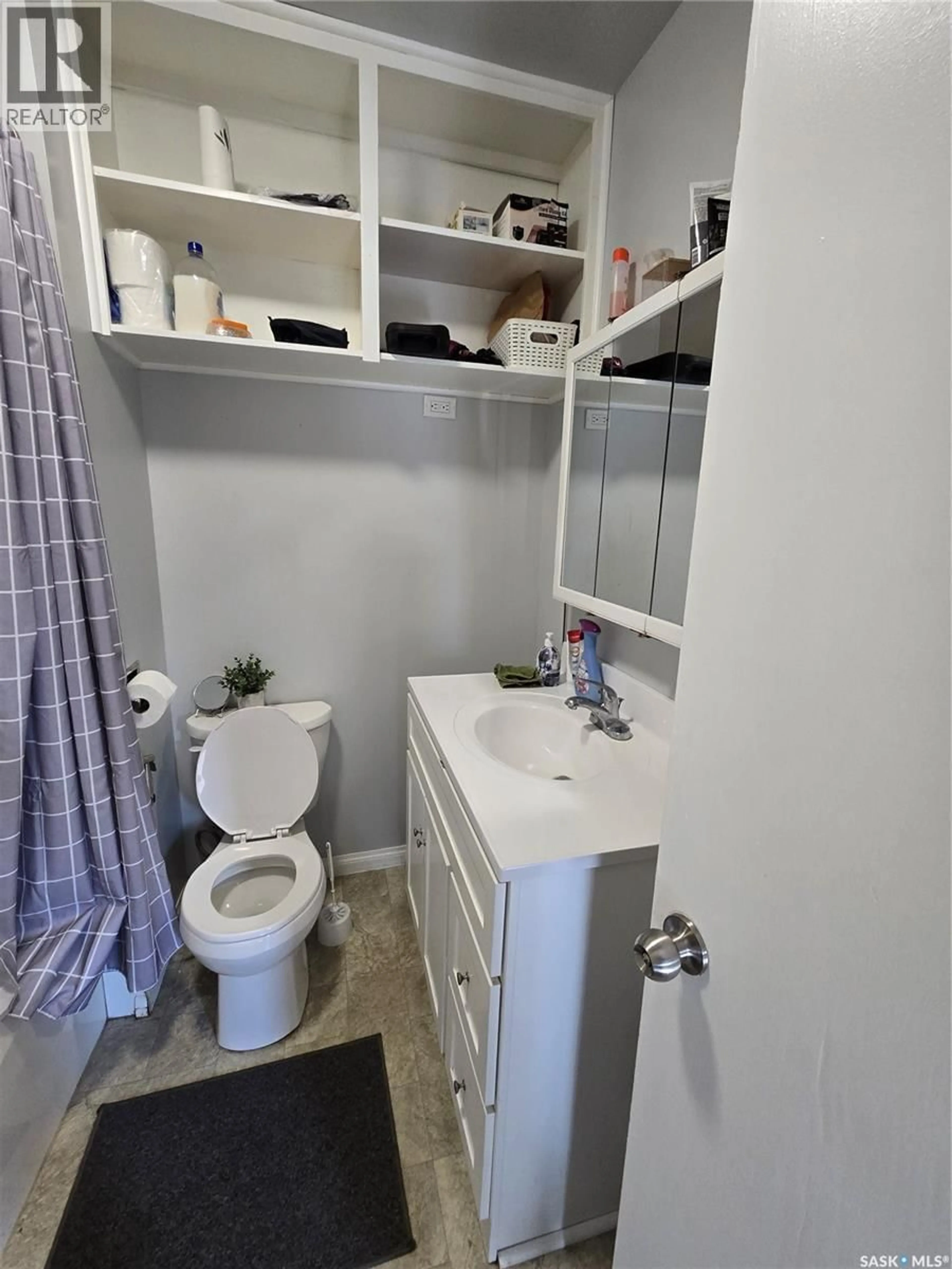 Standard bathroom, unknown for 96 7TH AVENUE, Swift Current Saskatchewan S9H2N1