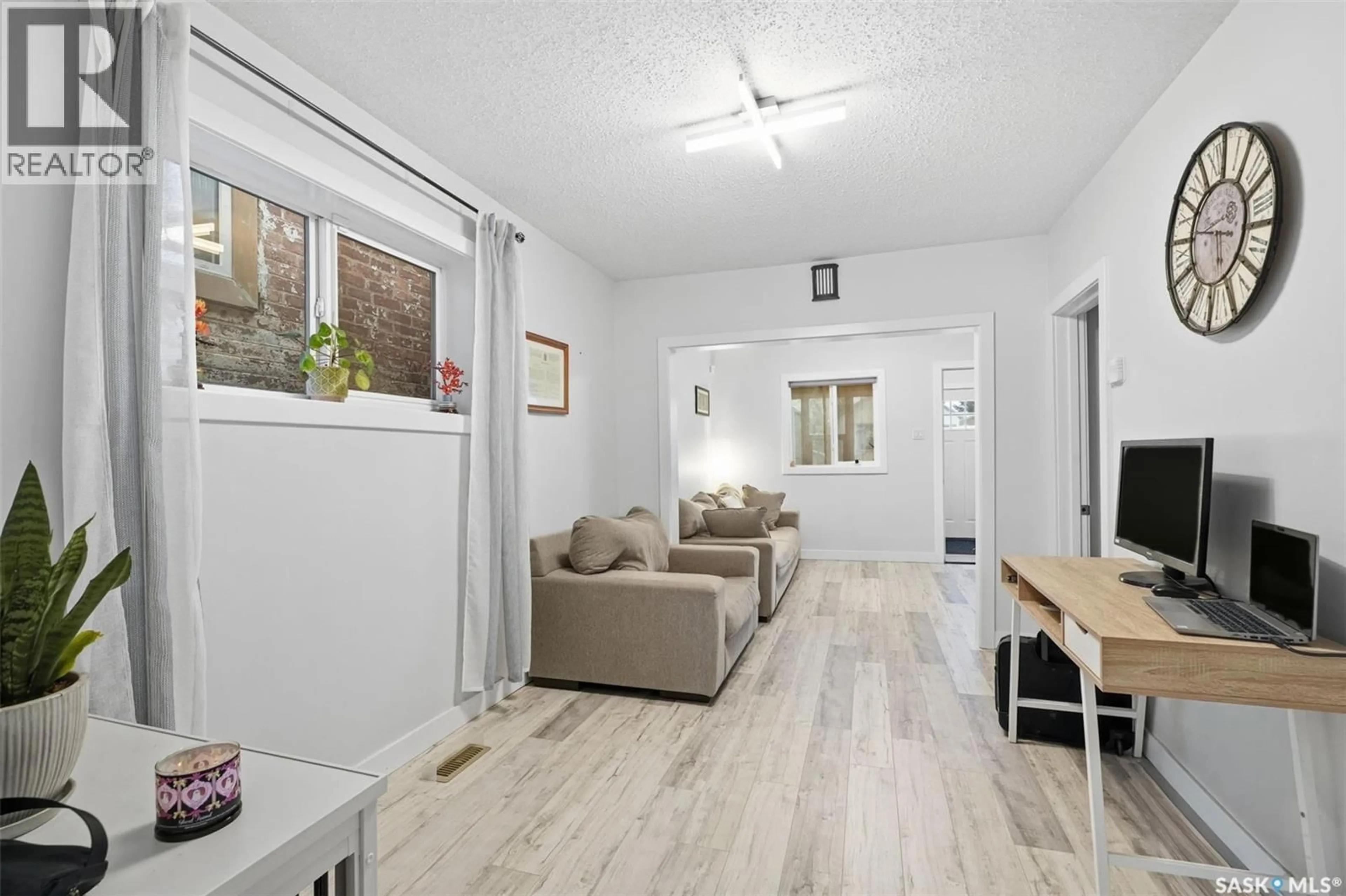 Living room with furniture, unknown for 323 G AVENUE, Saskatoon Saskatchewan S7M1V2